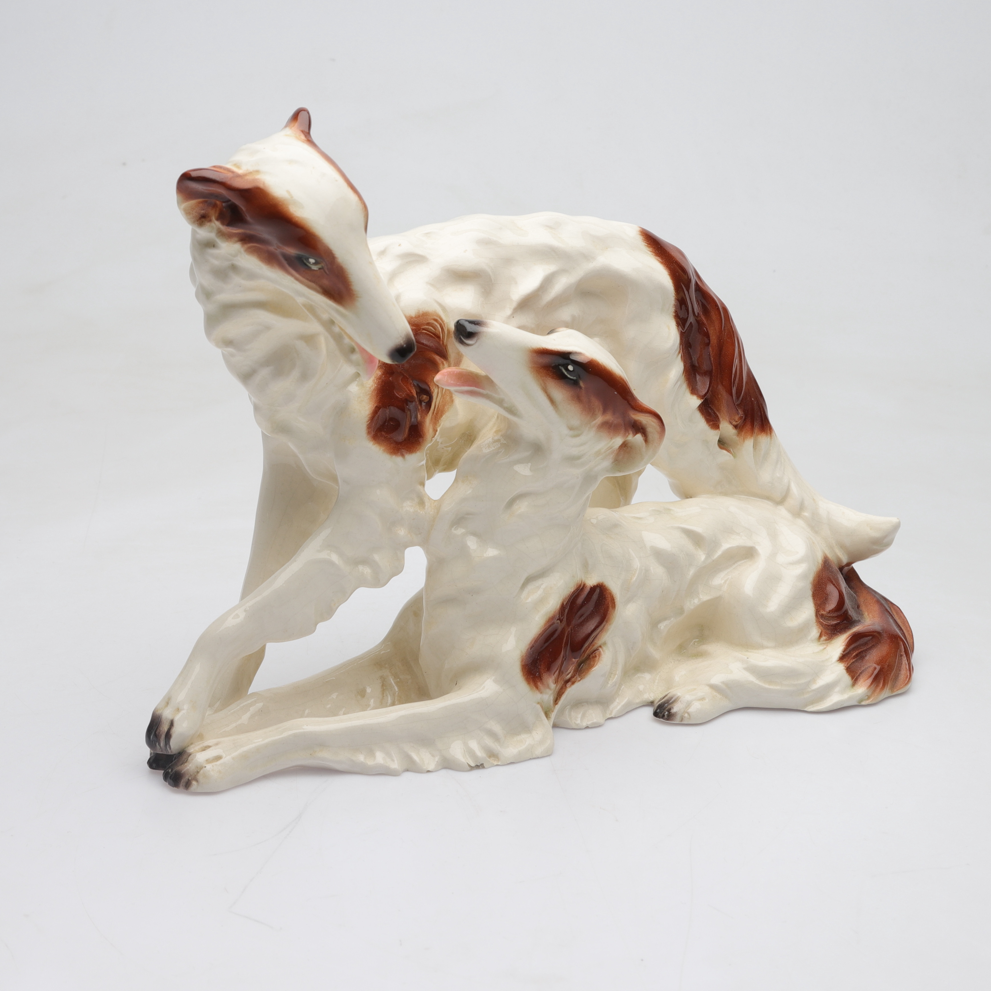 FIGURIN," Borzoi/ Rysk Vinthund", keramik, Sitzendorf, Tyskland, 1900-talets första hälft.
