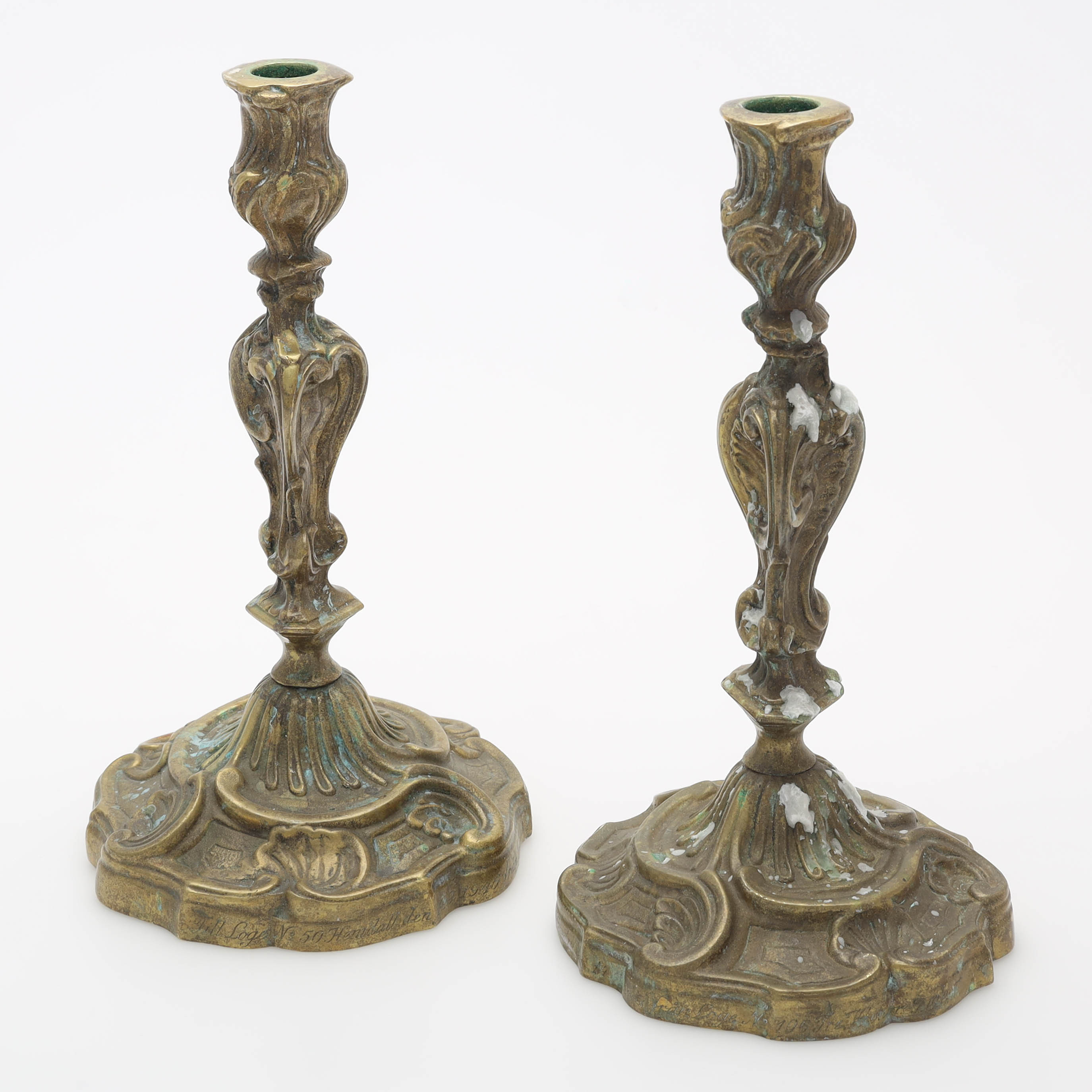 LJUSSTAKAR, ett par, mässing, rokoko stil, 1900-tal.