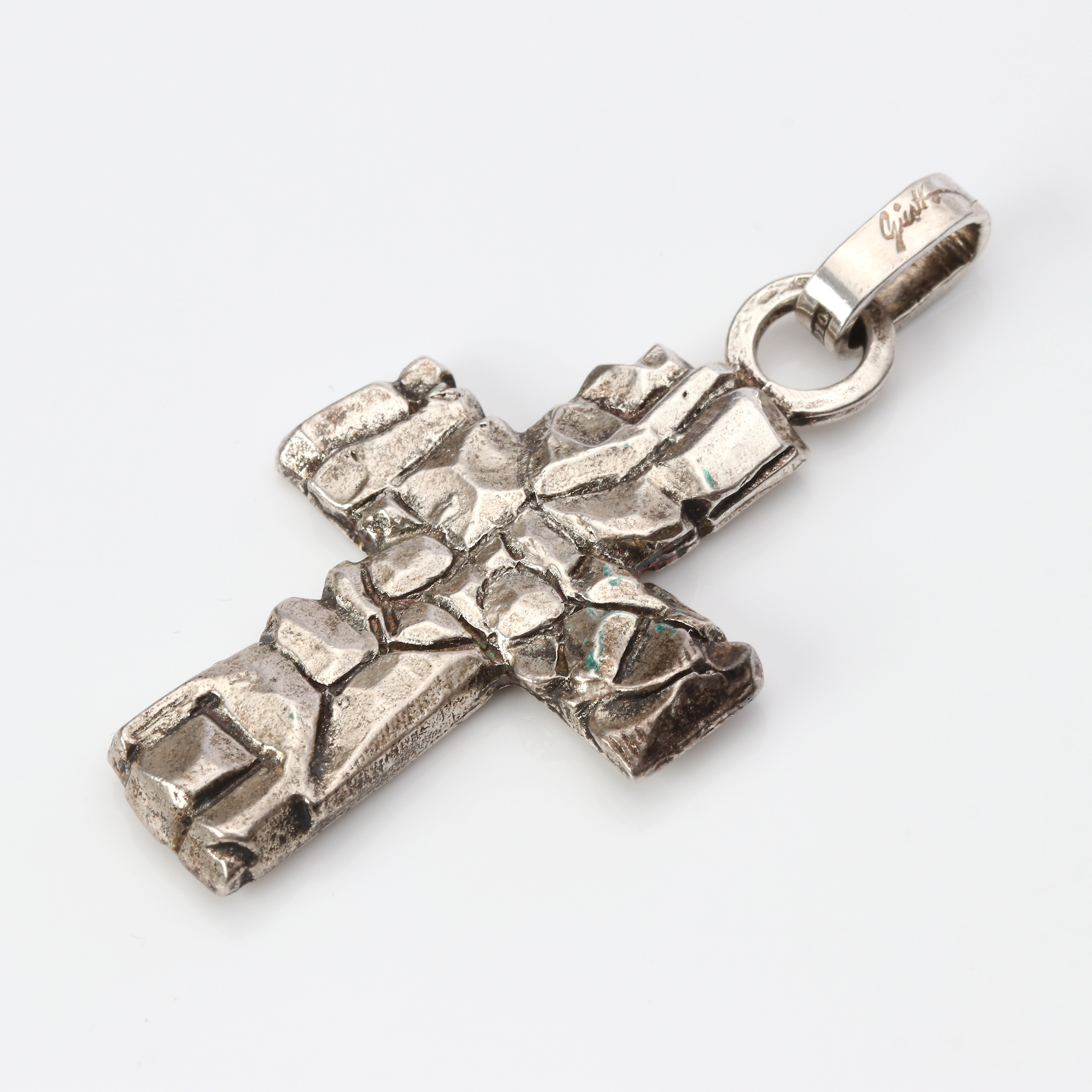 CLAËS ERIK JOHAN KNUT GIERTTA. HÄNGE. Sterlingsilver, i form av ett kors, Stockholm 1978.