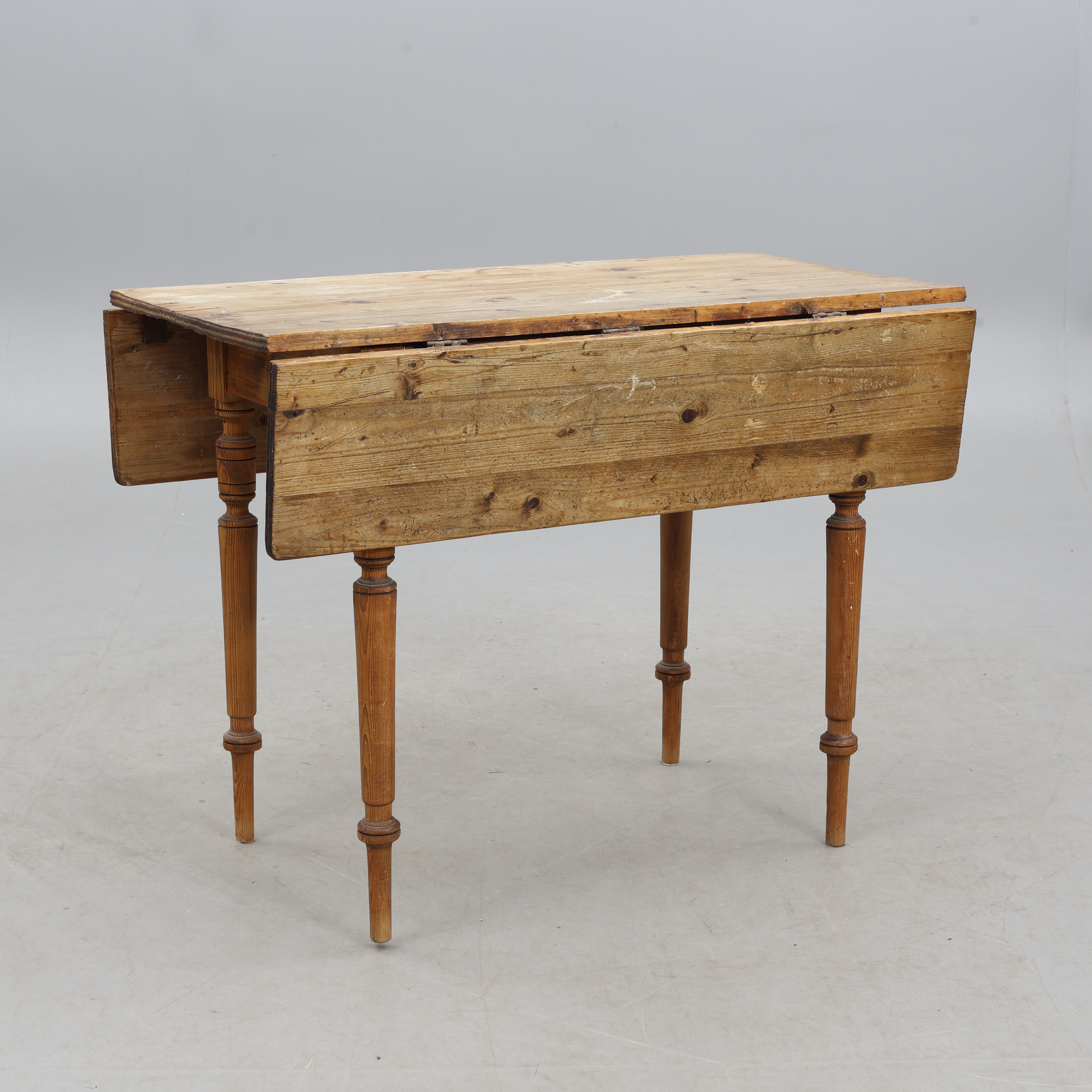 KLAFFBORD, nyrenässans, 18/1900-tal.