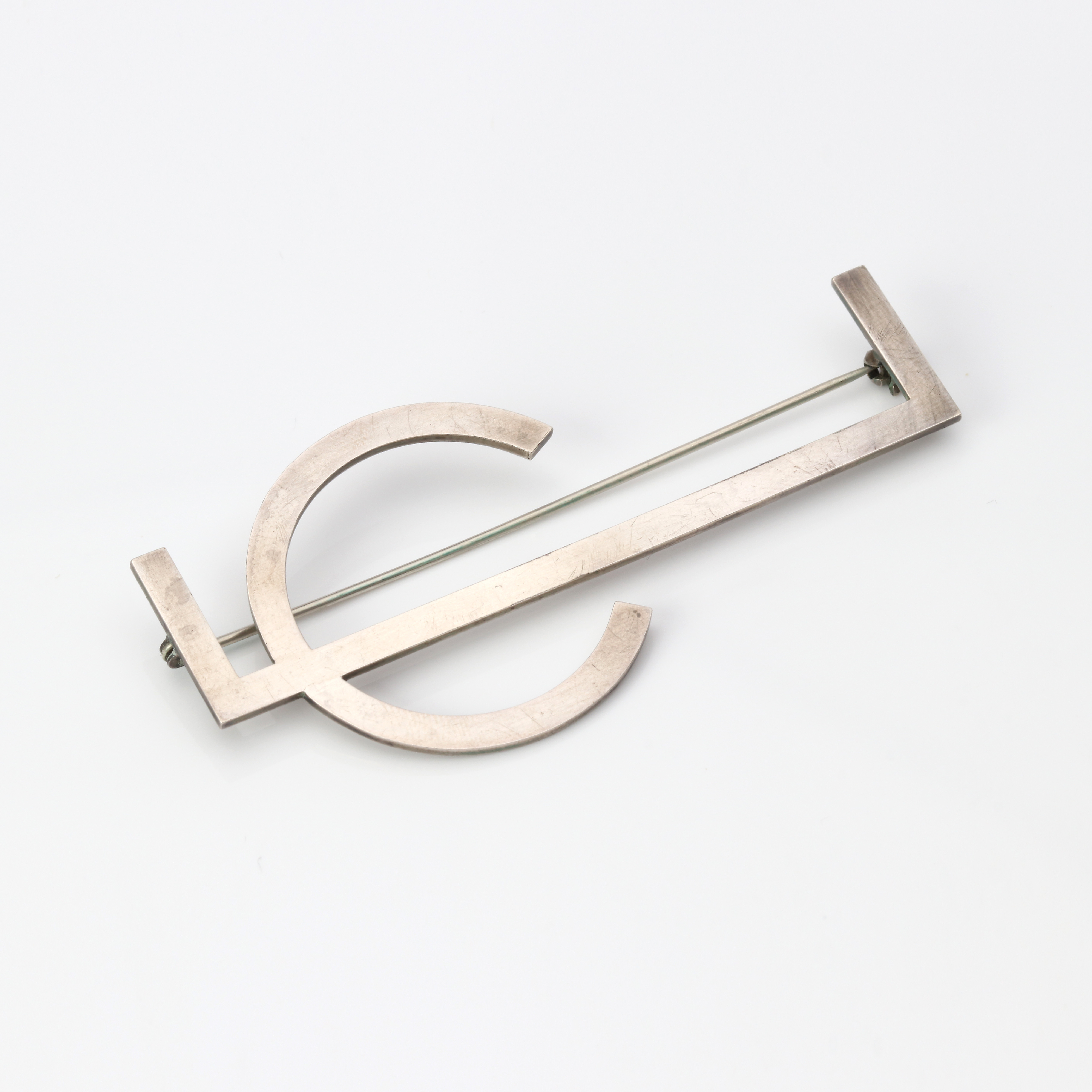 WIWEN NILSSON. MONOGRAMBROSCH. Sterlingsilver, monogram UC/CU, Lund 1940.