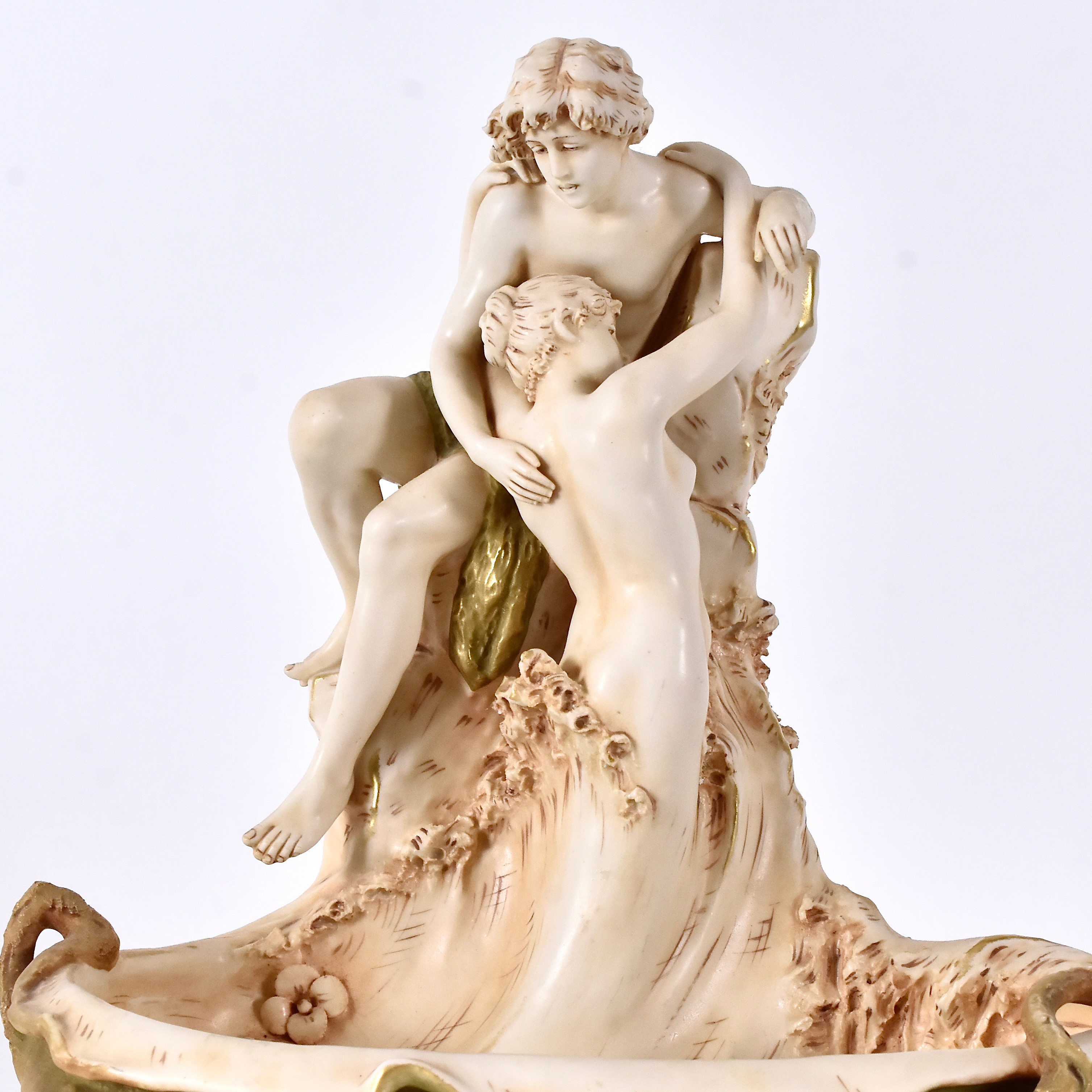 ALOIS HAMPEL. vide-poche, glaserat flintgods, Royal Dux,Böhman, jugend, 1900-talets början.