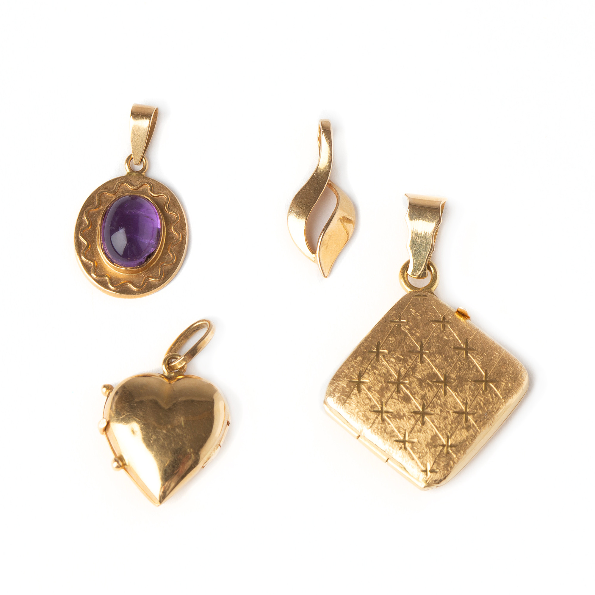BERLOCKER, 4 st, 18K guld och cabochonslipad ametist.