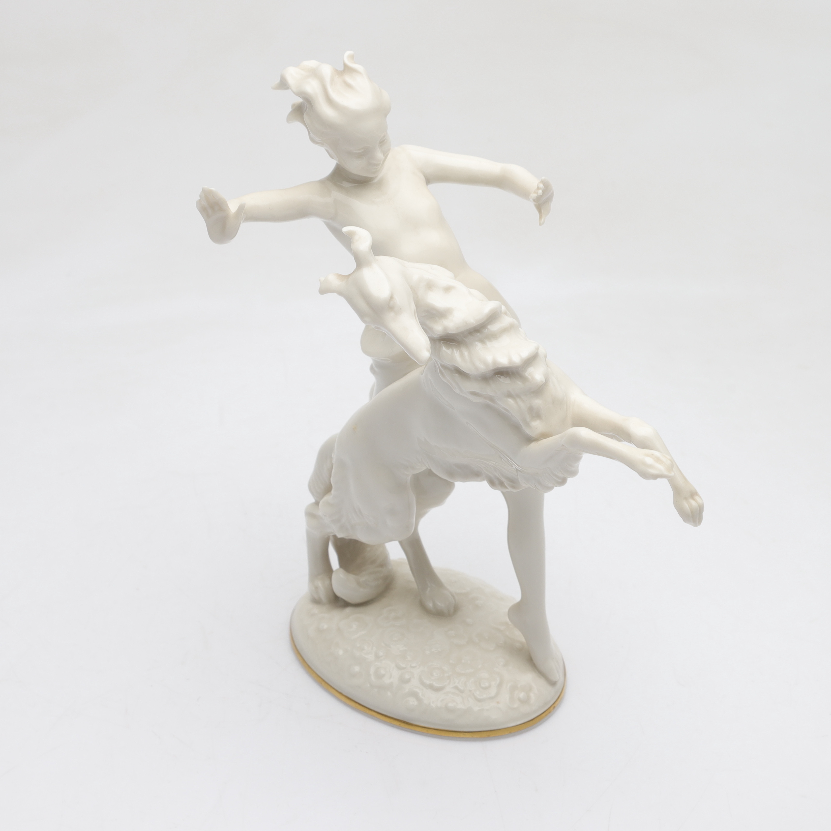 KARL TUTTER. Figurin, flicka med vinthund, Hutschenreuther, Selb, Tyskland.