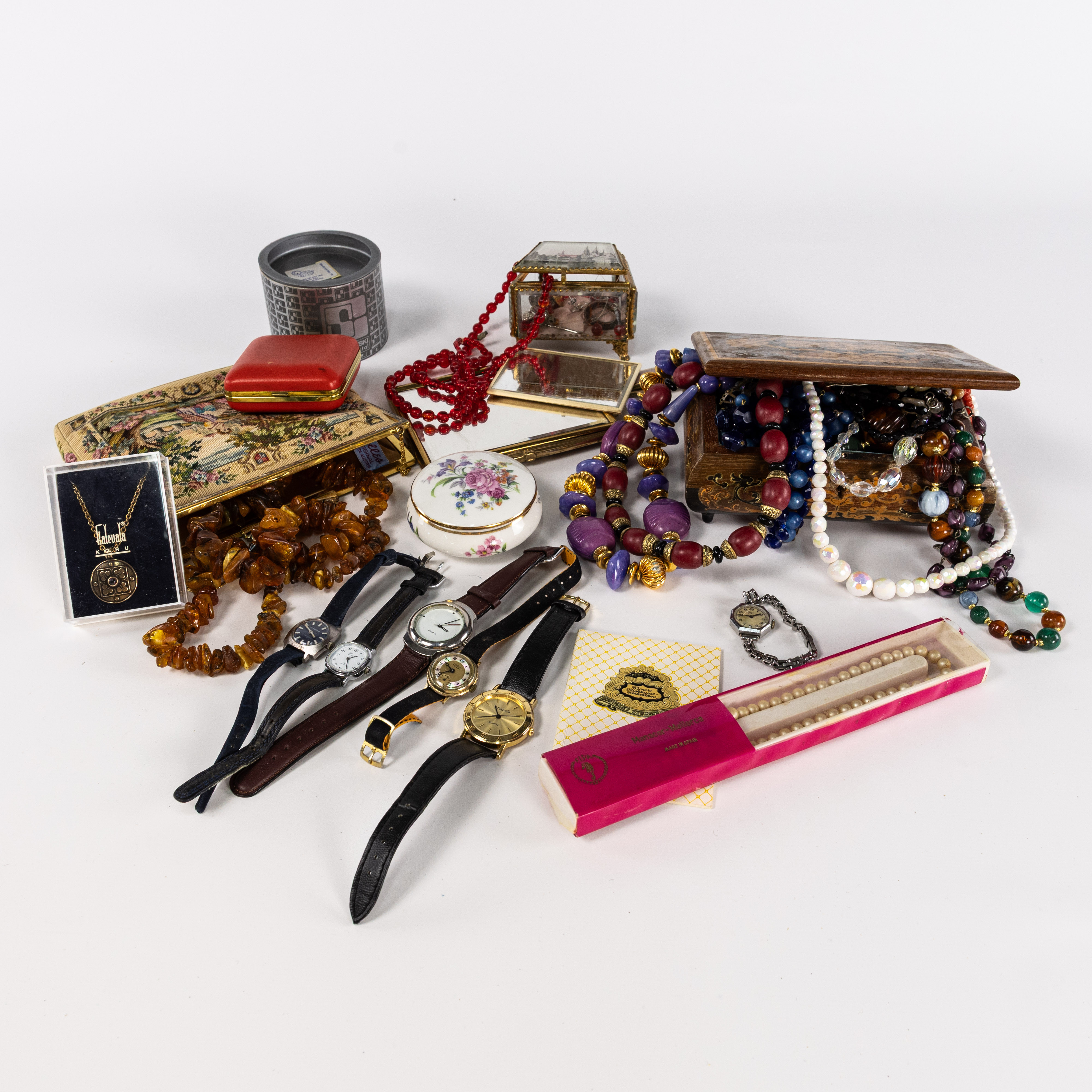 SMYCKEN, ARMBANDSUR, ett parti.