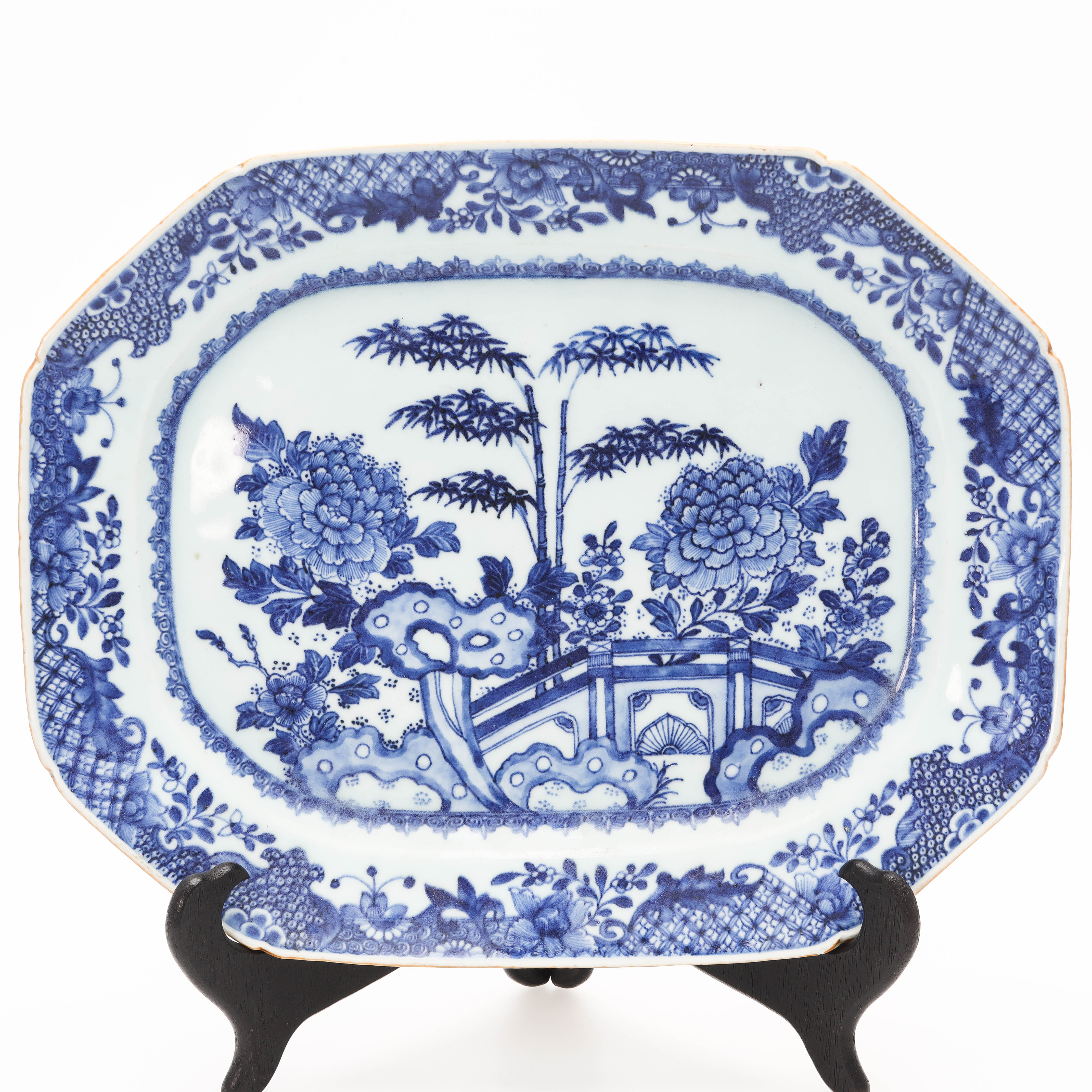 STEKFAT, underglasyr i blått, Kina, 1700-tal.