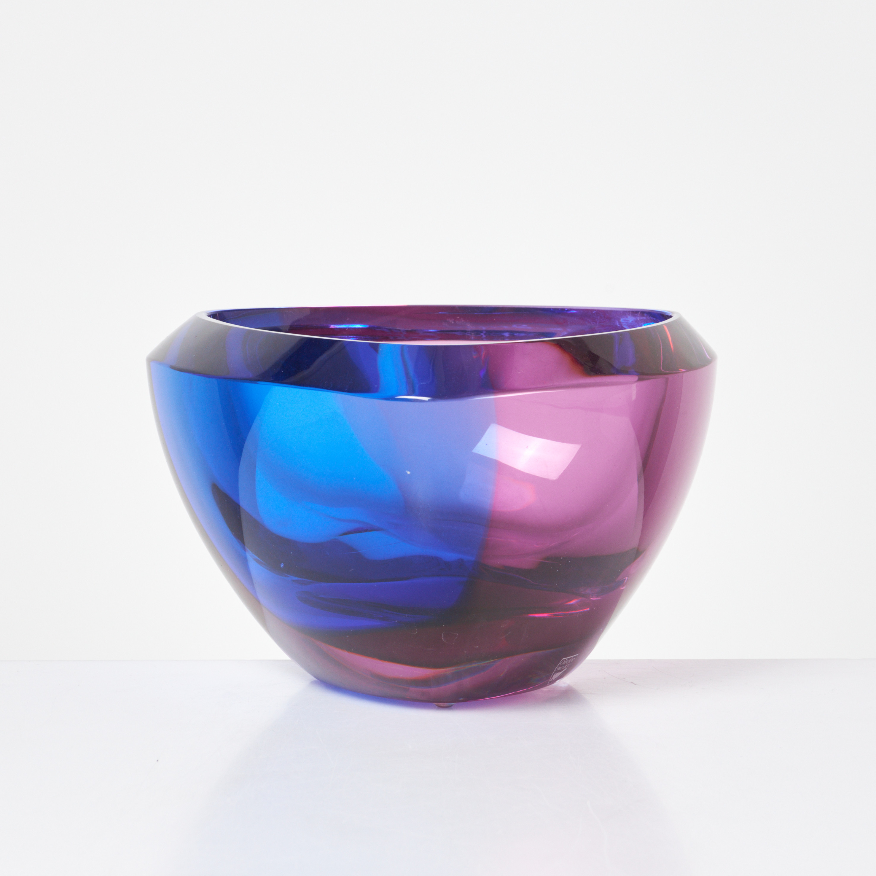ERIKA LAGERBIELKE. SKÅL, blå/rosa underfång, Orrefors 100 år Expo, signerad, daterad 1998.