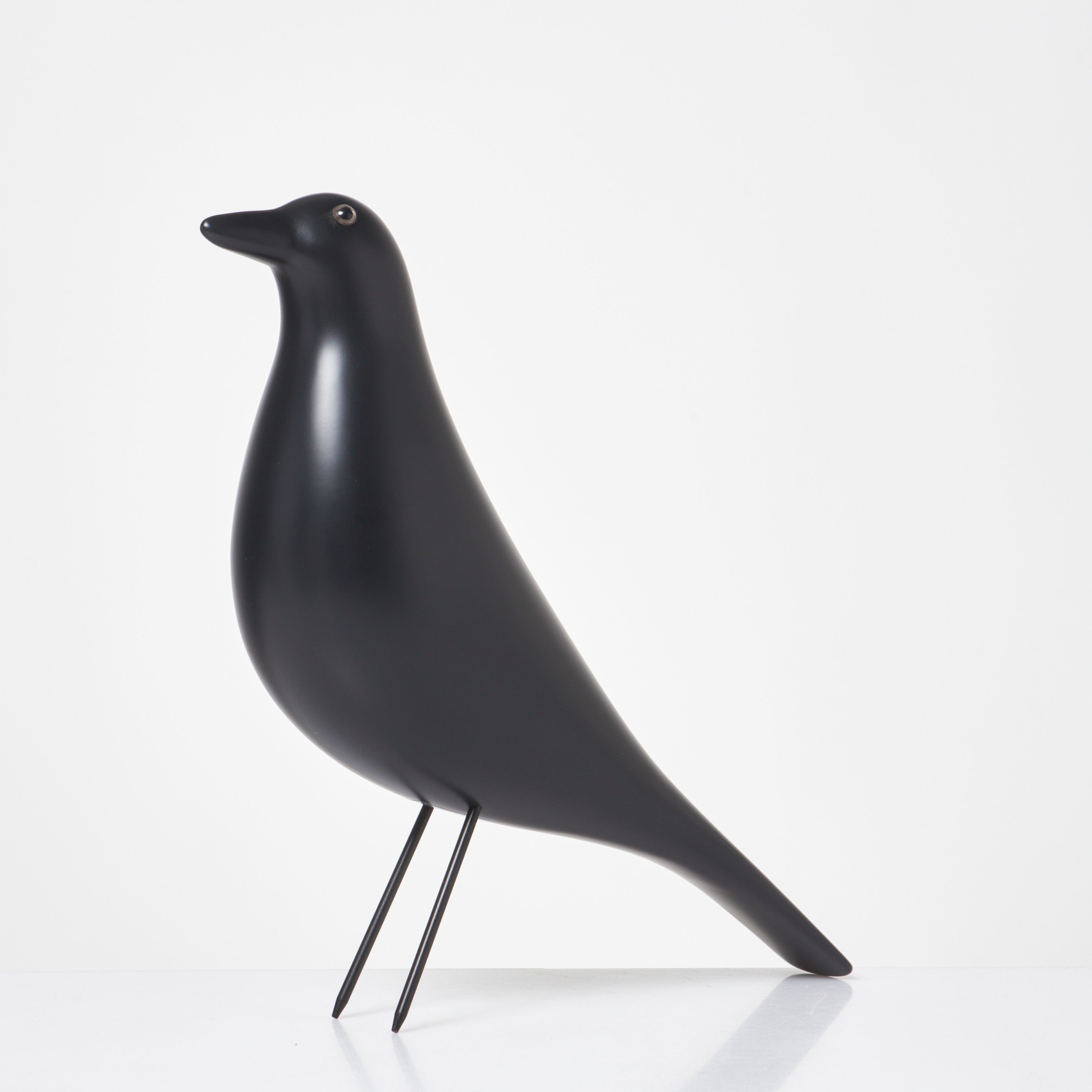 CHARLES & RAY EAMES. "Eames House Bird", Vitra, svärtad al, ben i metall.