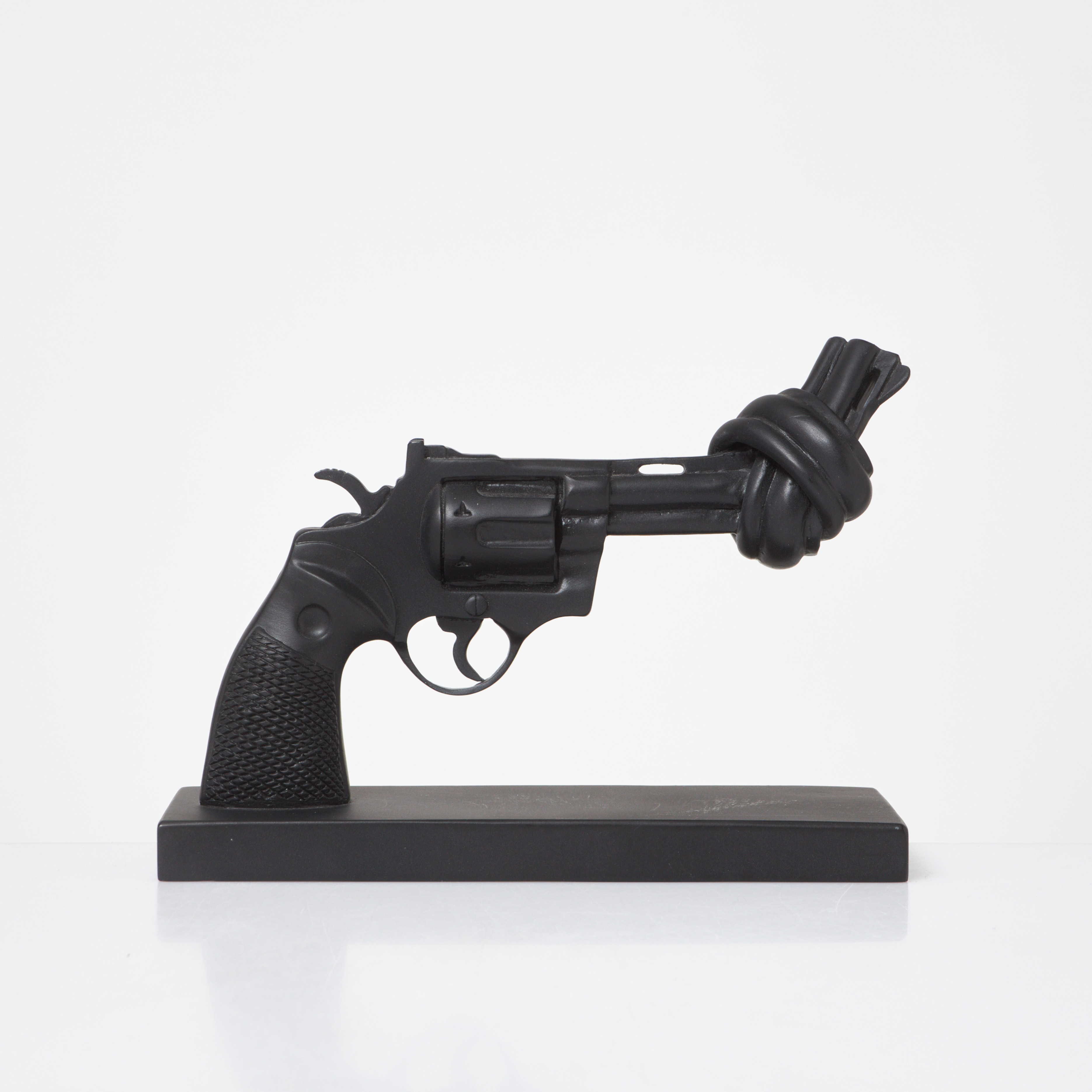 CARL FREDRIK REUTERSWÄRD. SKULPTUR, Non Violence, 24/999.