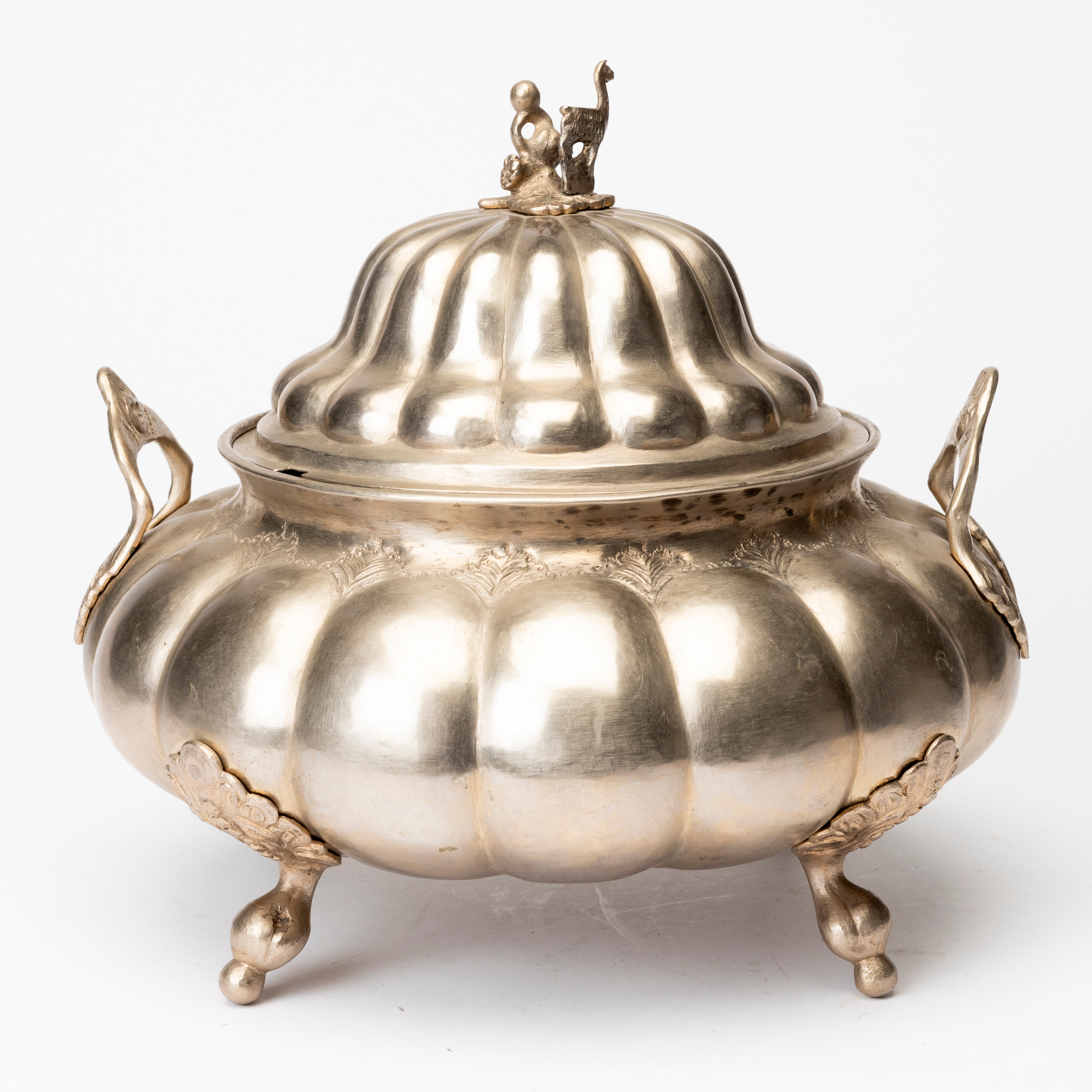 SOPPTERRIN, vitmetall, möjligen Sydamerika, 1900-tal.