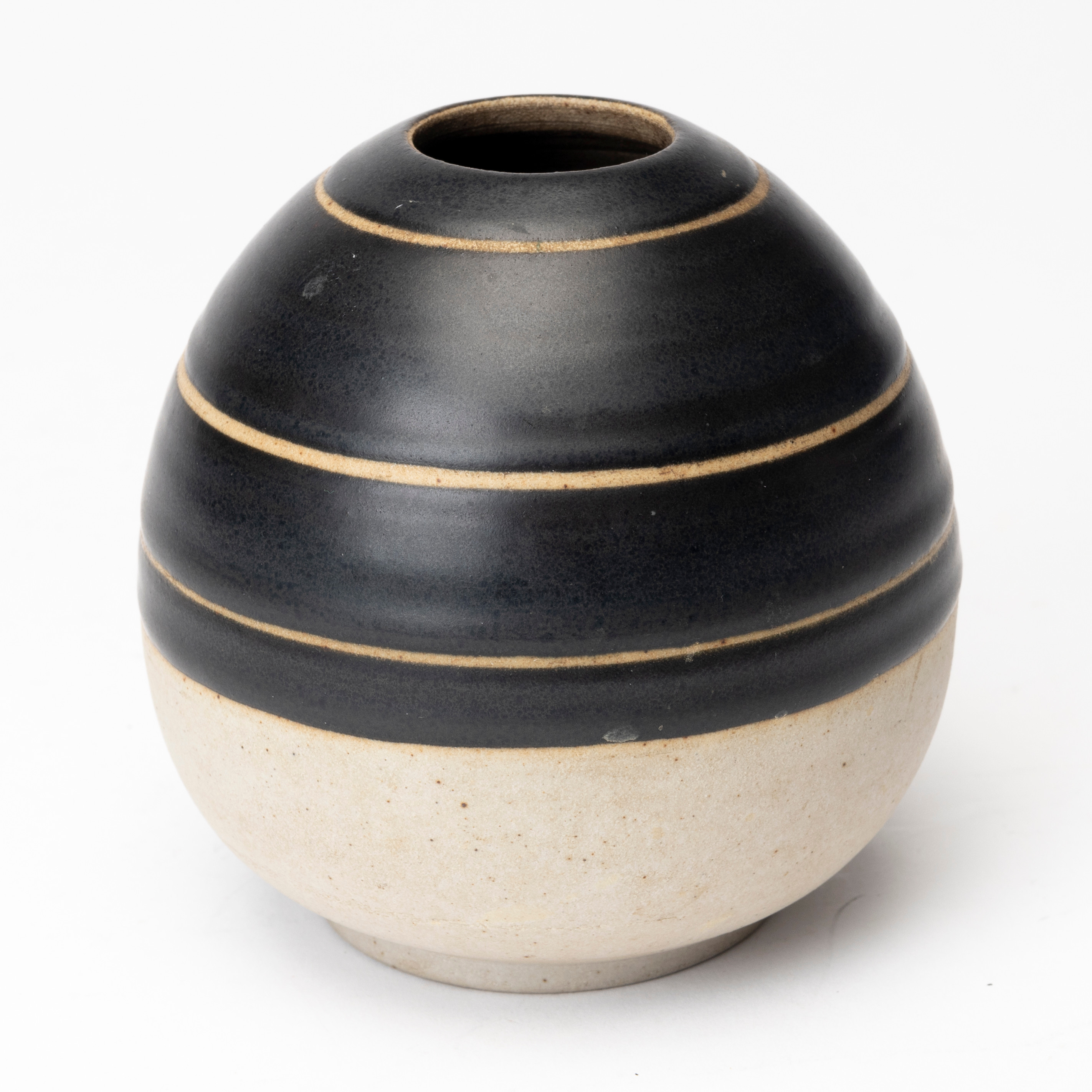 ERICH OCH INGRID TRILLER. Vas, stengods, Tobo.