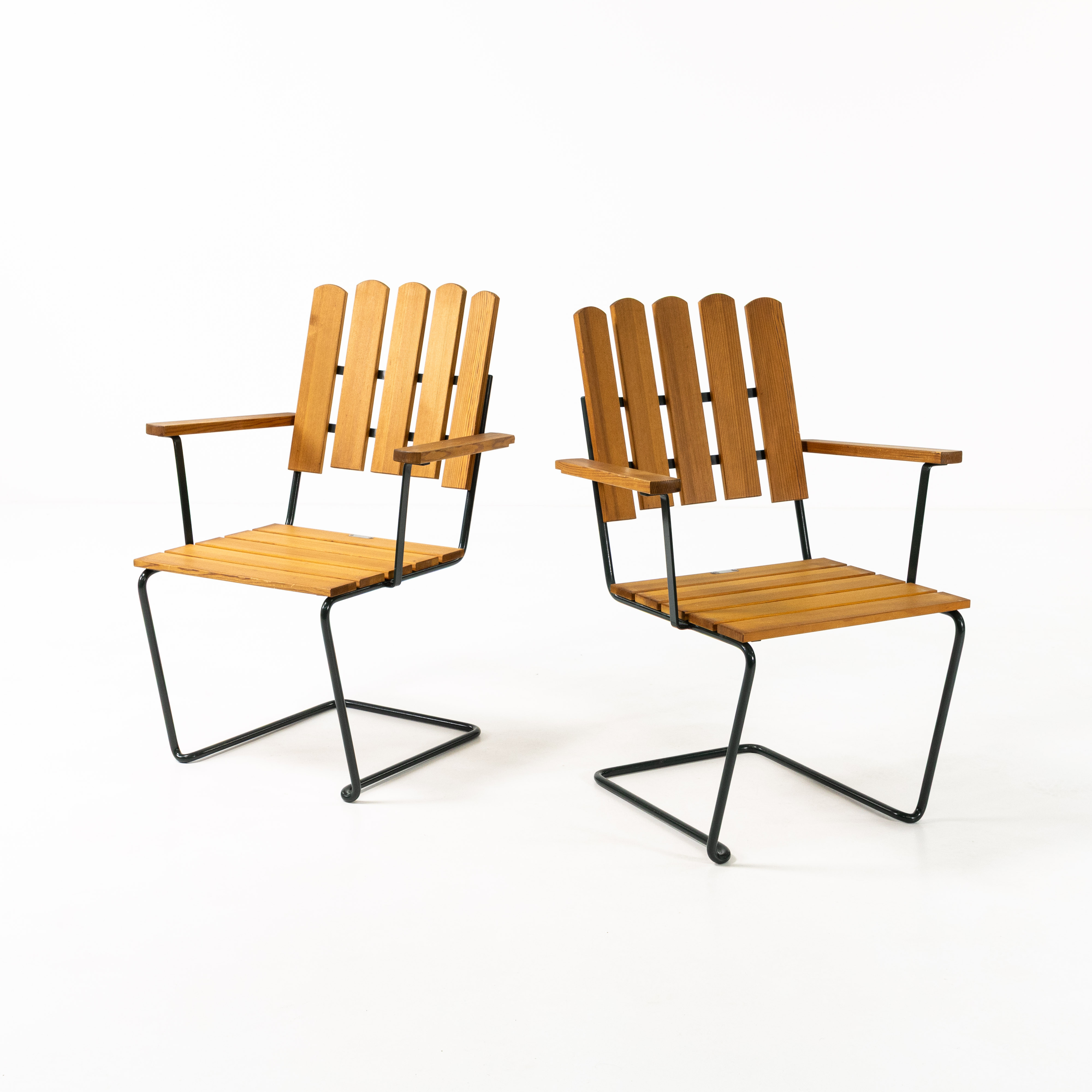 ARTHUR LINDQVIST, karmstolar, ett par, A2, Grythyttan.