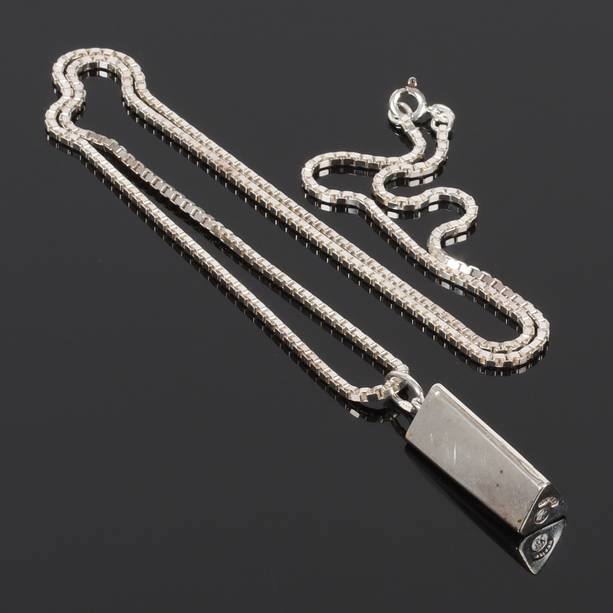 HÄNGE med kedja, sterlingsilver, Handels AB IPO Sundsvall, 1900-tal.