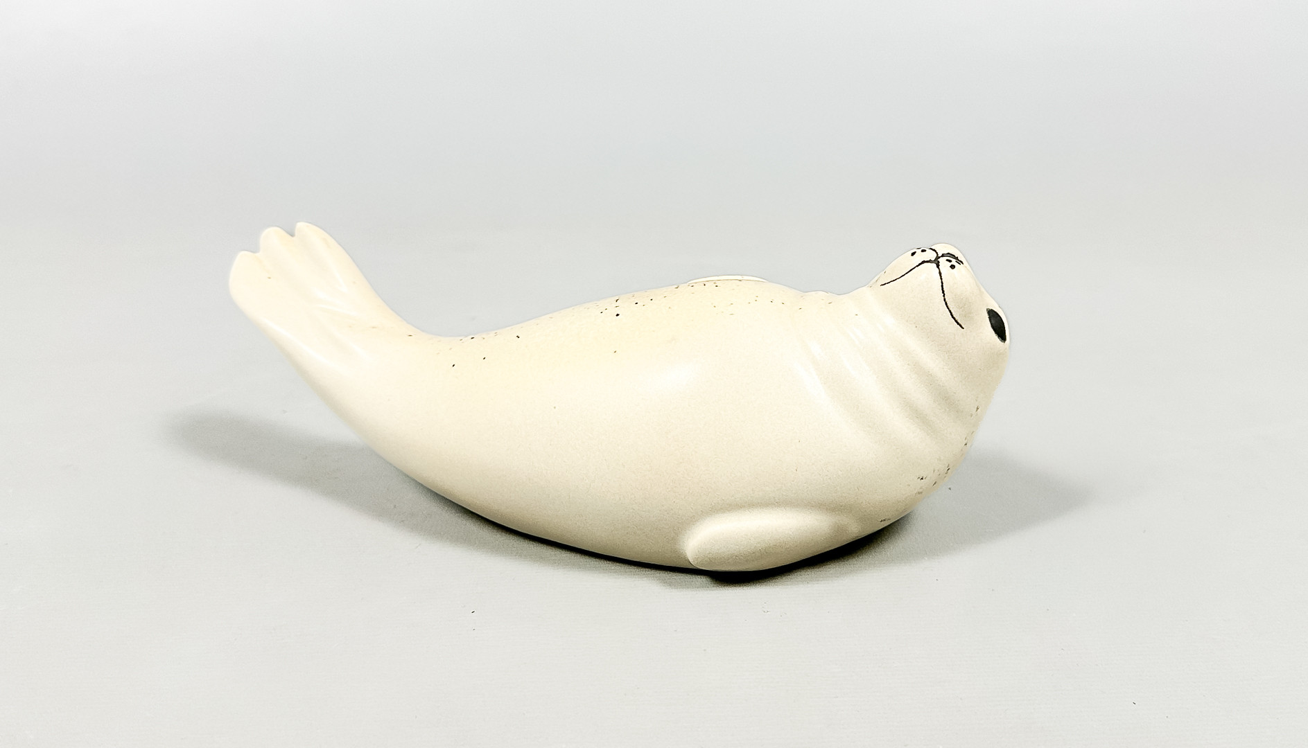 PAUL HOFF. FIGURIN, stengods, "Säl", signerad, K-Studion, Gustavsberg, 1998.