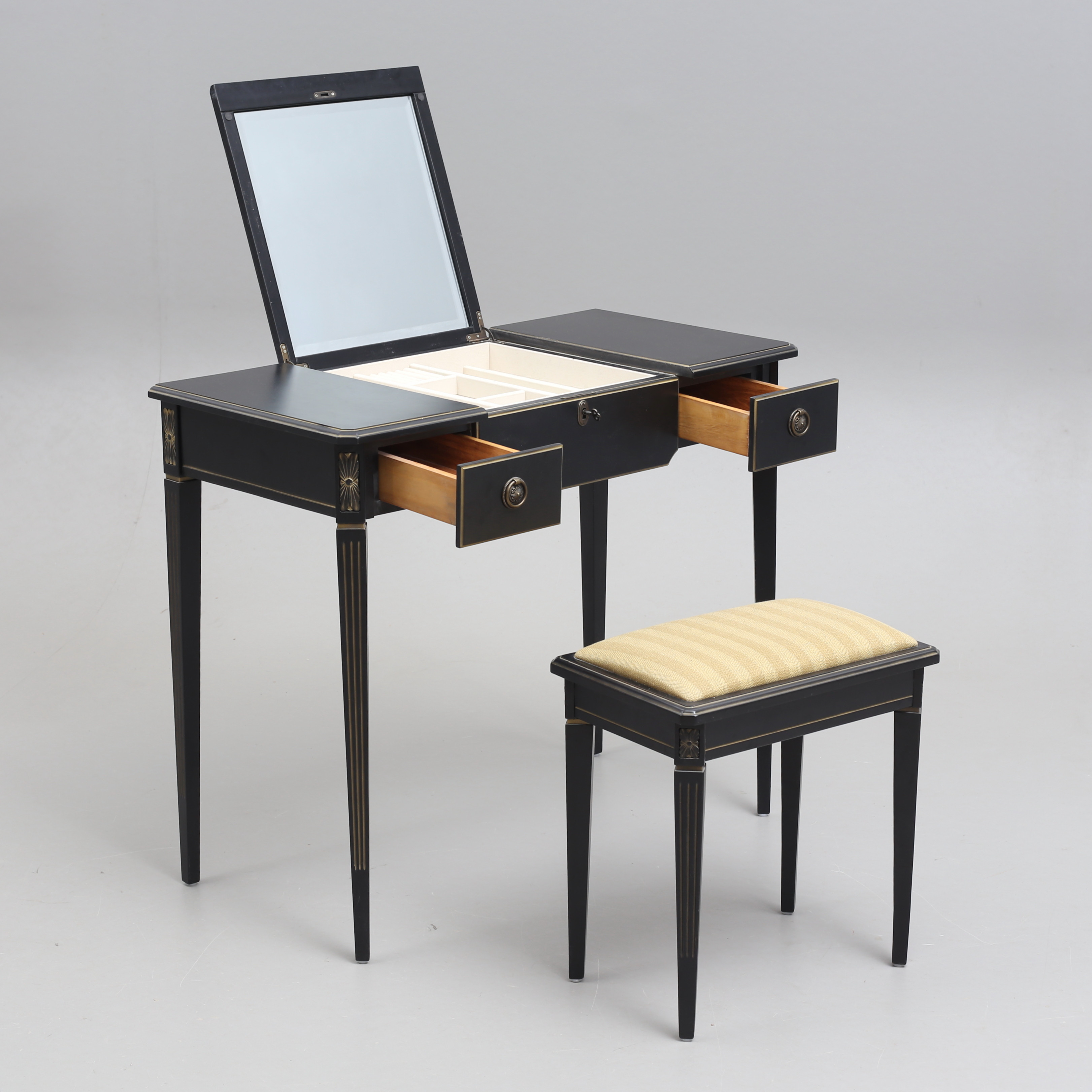 SMINKBORD med PALL, gustaviansk stil, 1900/2000-tal.