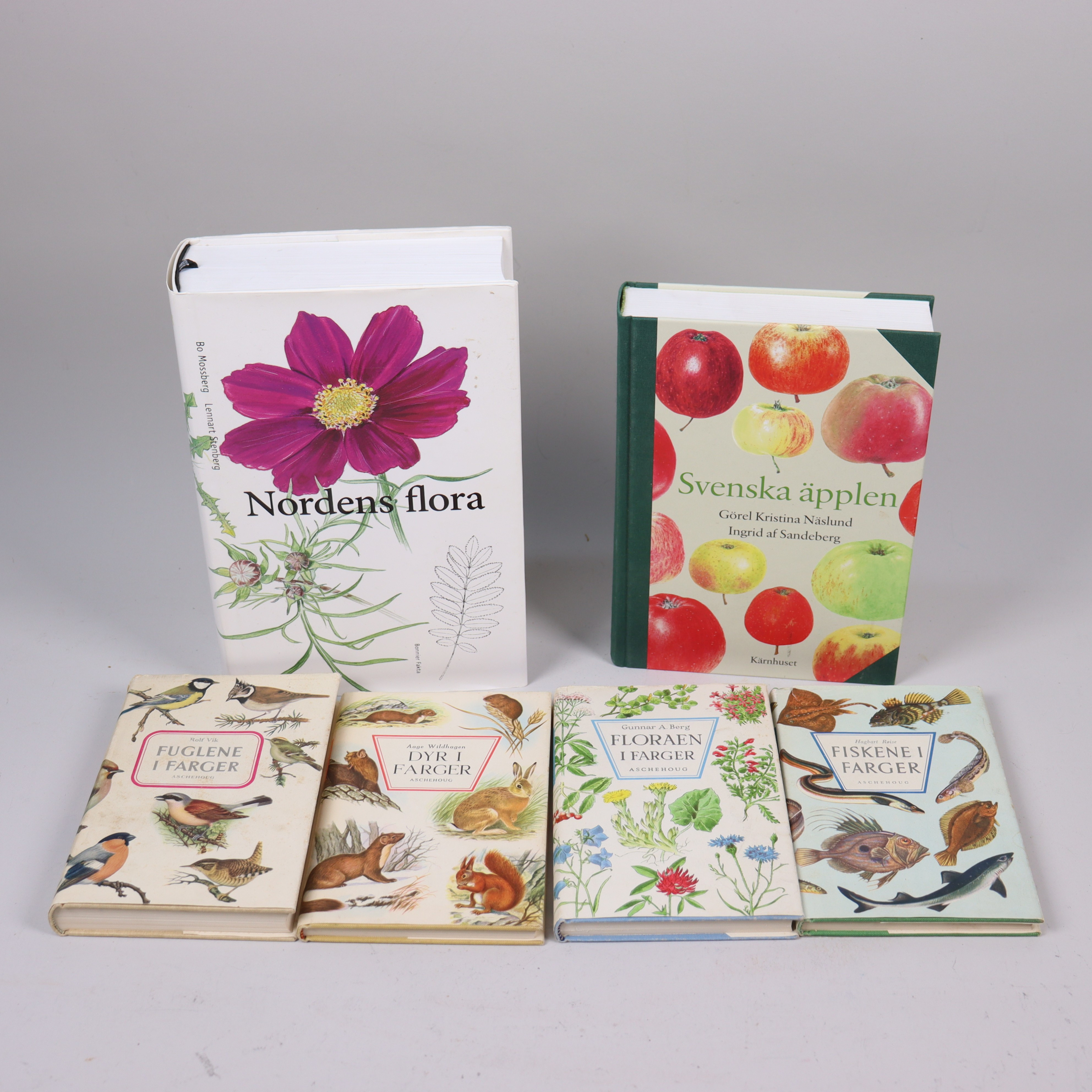BÖCKER, Nordens Flora, Svenska Äpplen, Fuglene i farger, Dyr i farger, Floraen i farger och Fiskene i farger.