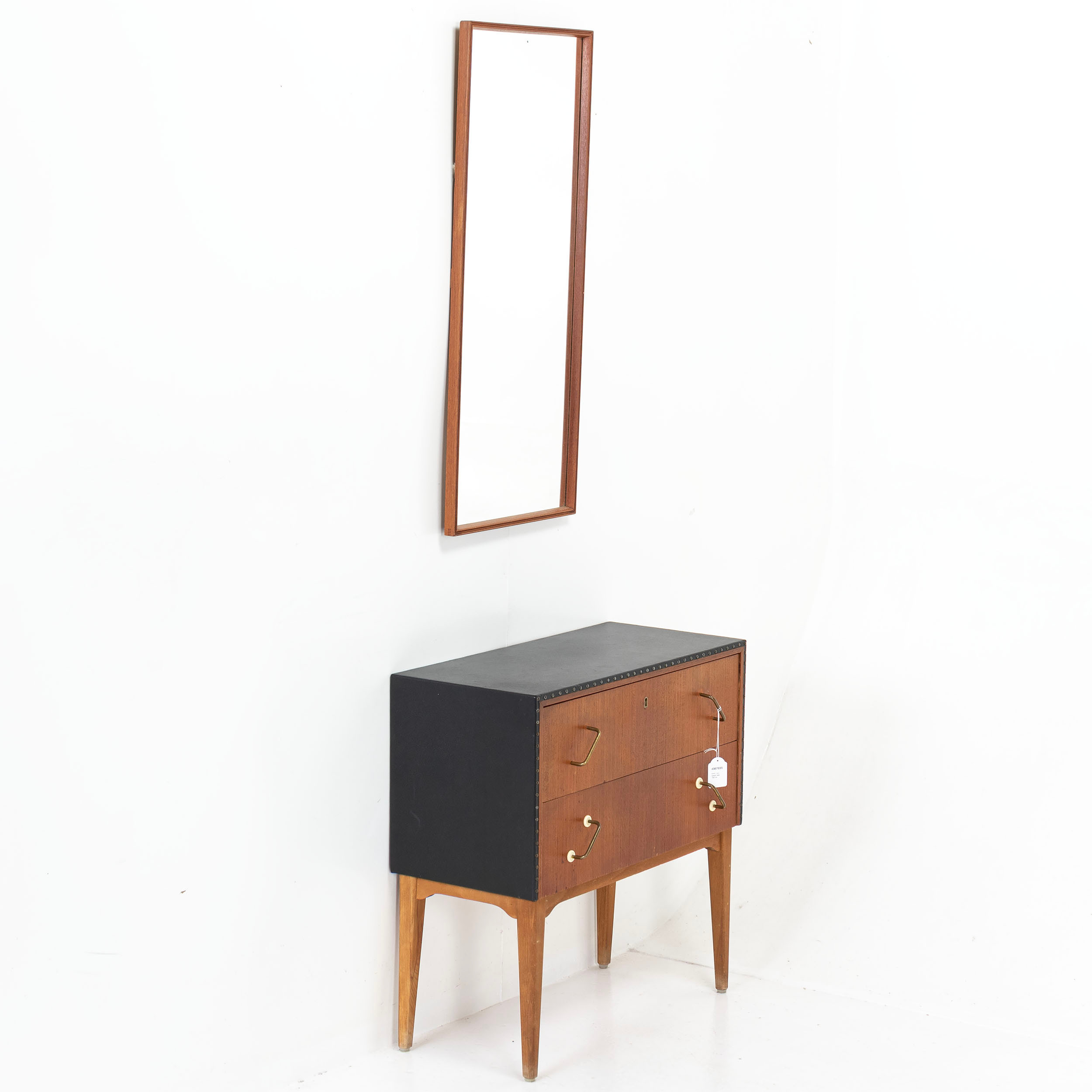 BYRÅ, med spegel, teak, 1960-tal.