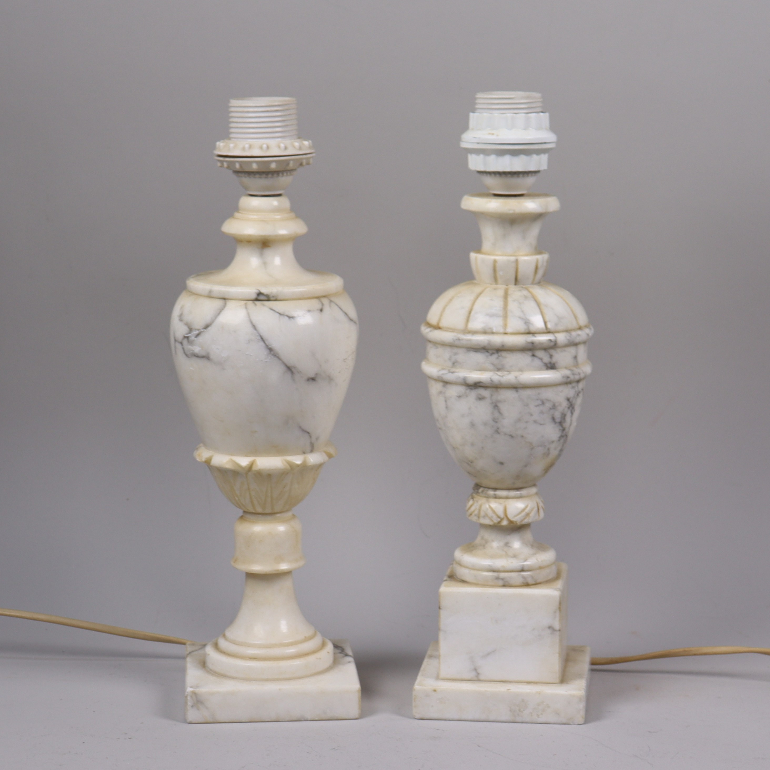 BORDSLAMPOR, Italien, alabster/marmor, 1900-tal, 2 st.