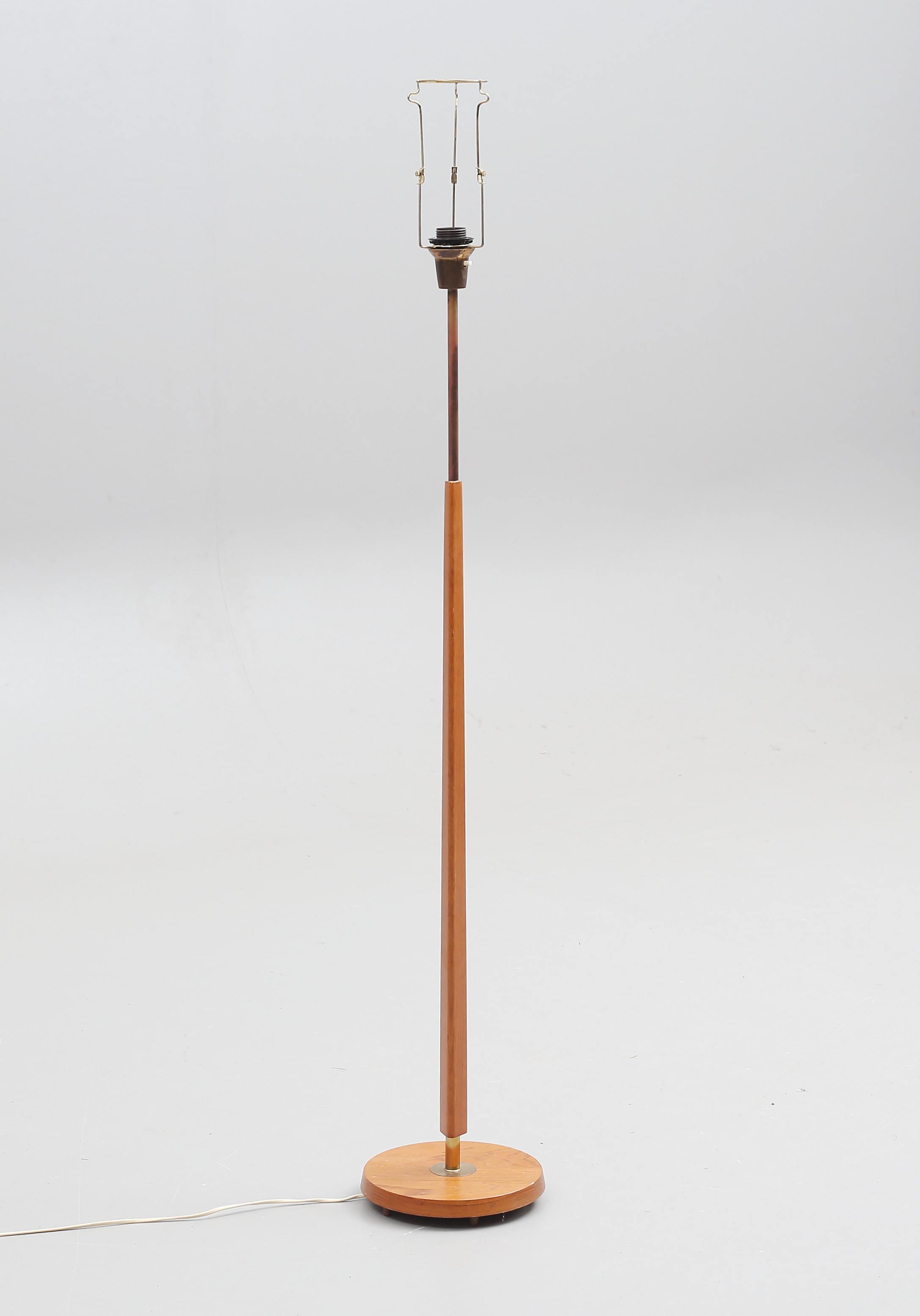 GOLVLAMPA, teak, märkt ÖEA 30, 1950/60-tal.