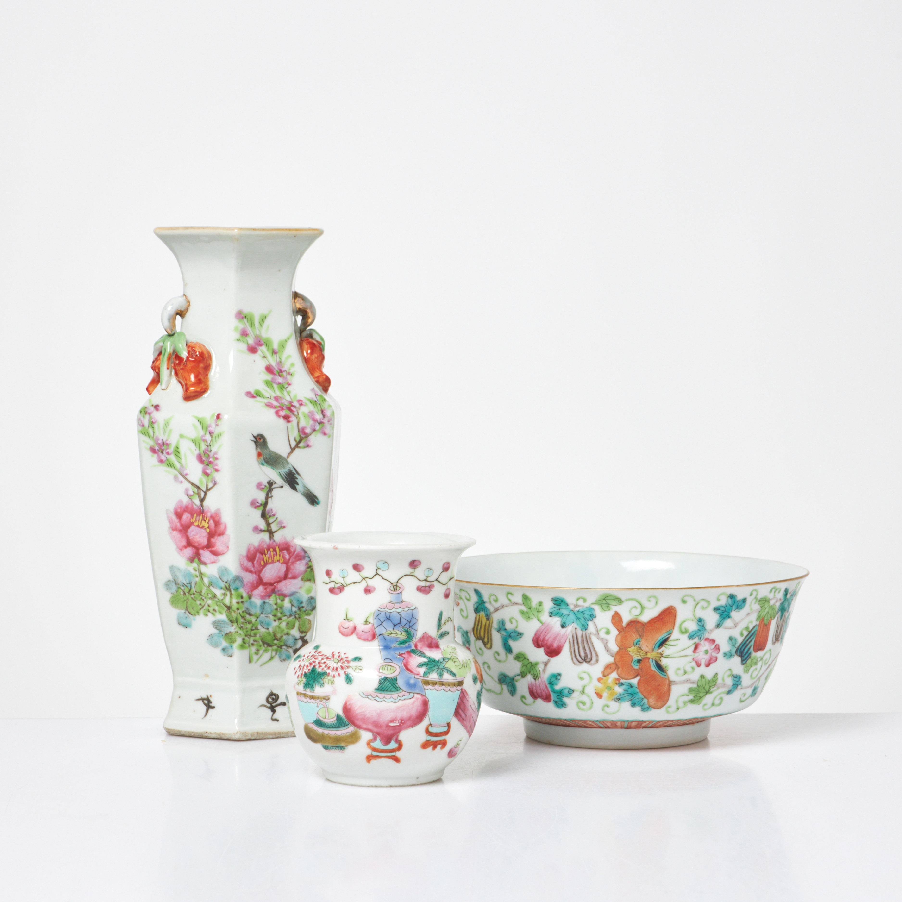 ASIATIKA, 3 dlr, 18/1900-tal, Kina, emaljfärger i famille rose.