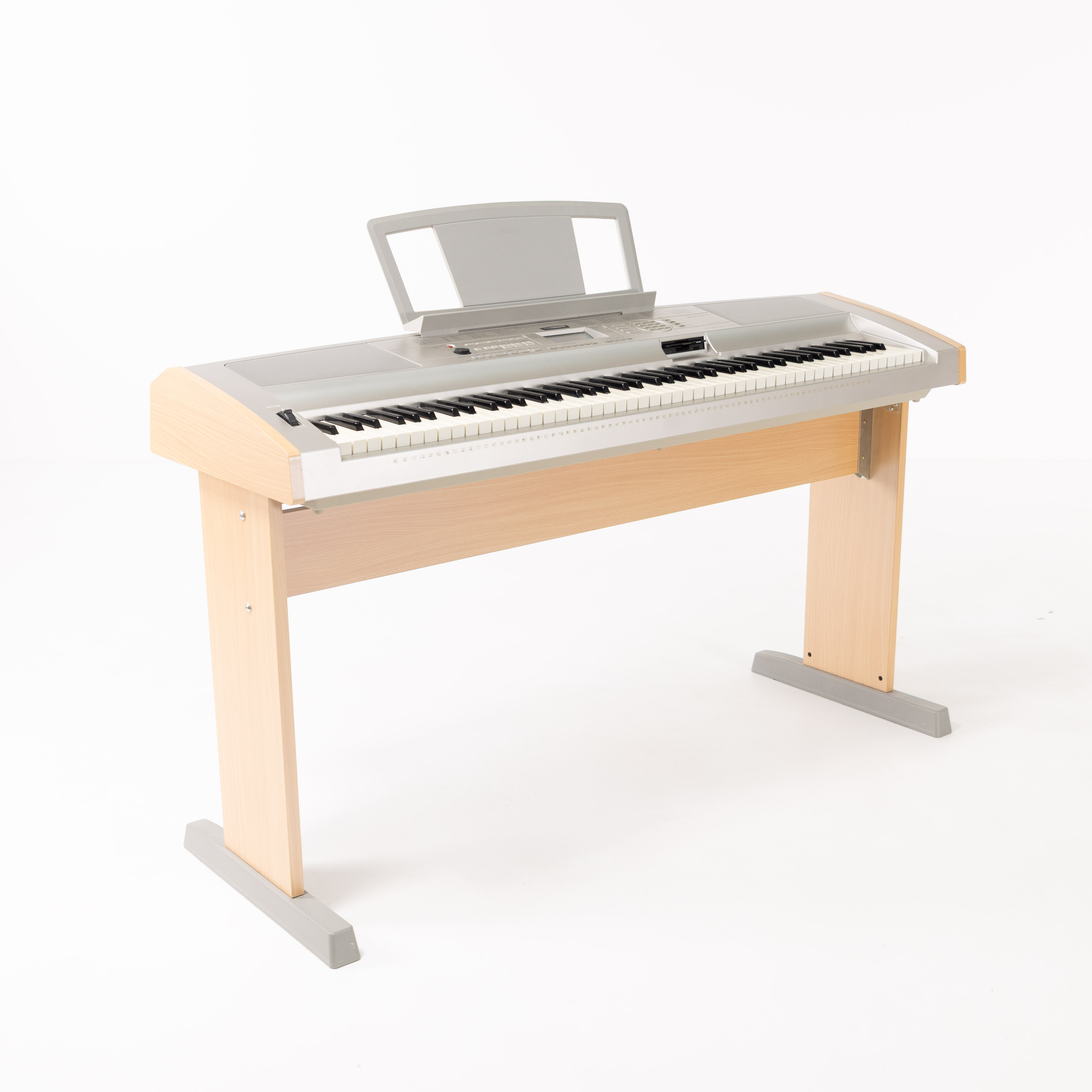 KEYBOARD. Yamaha, "Portable Grand", DGX-500.