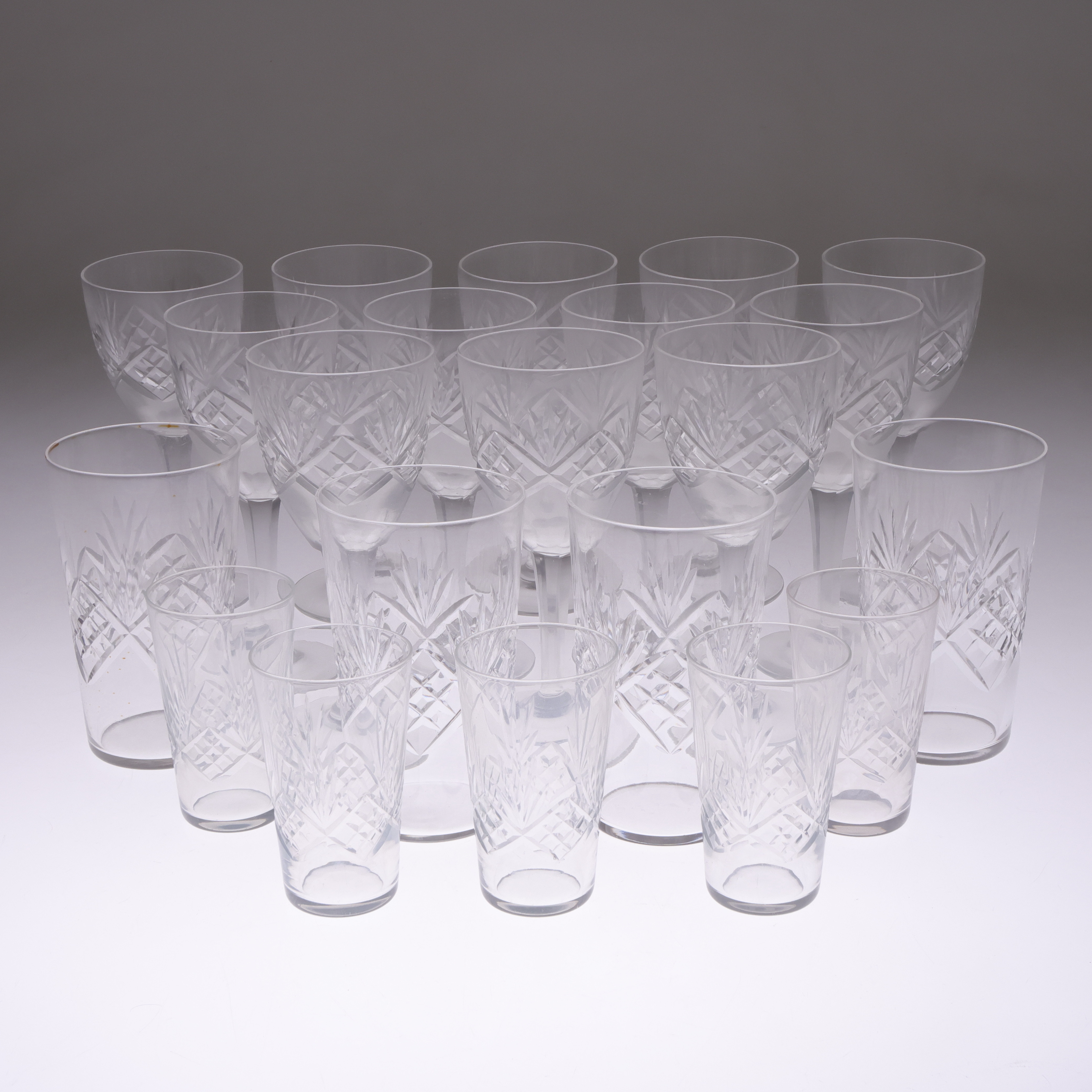 GLASSERVISDELAR, 21 delar, "Helga", 1900-tal.