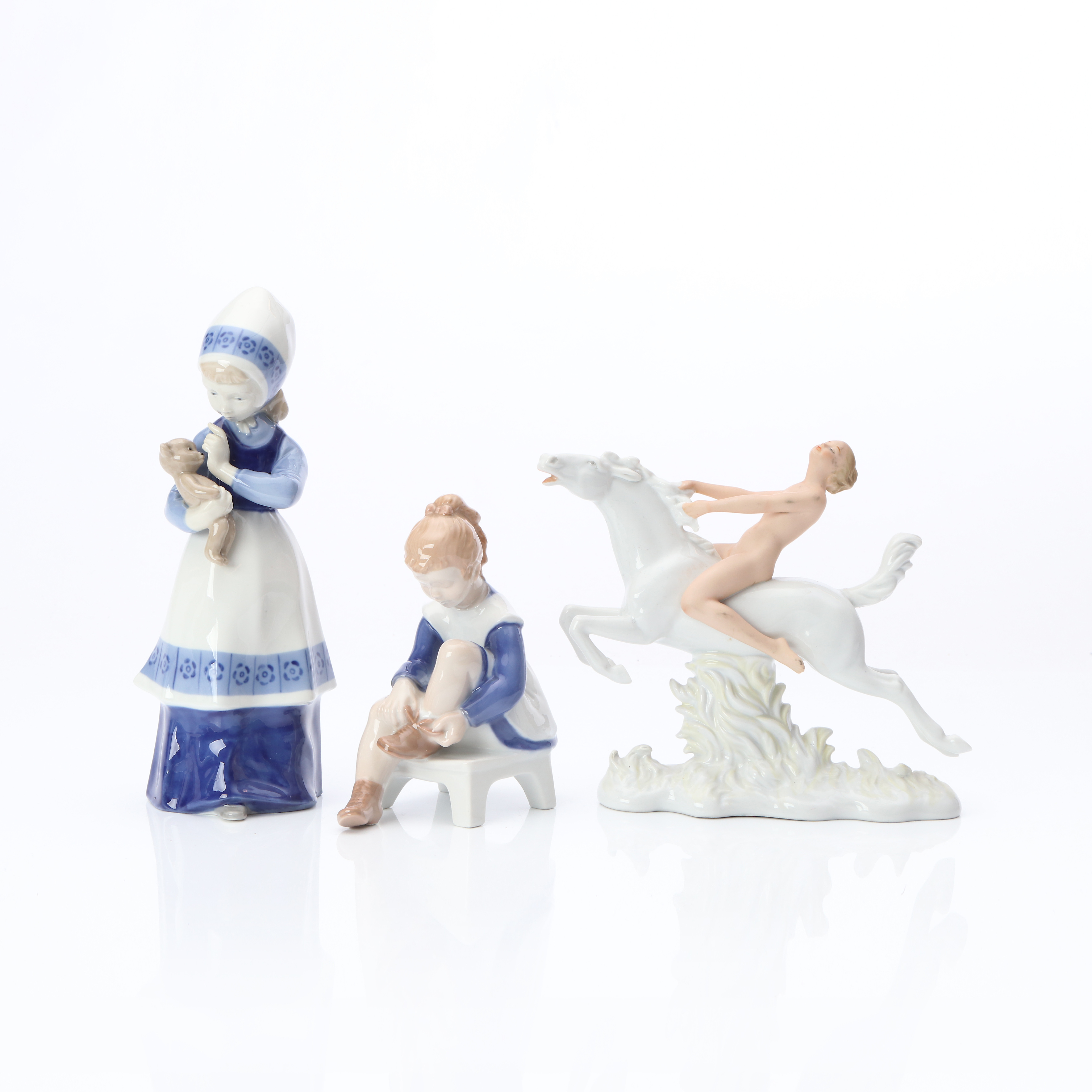 FIGUIRNER, TRE ST. Porslin. Bl.a. Wallendorf och Bing & Gröndahl.