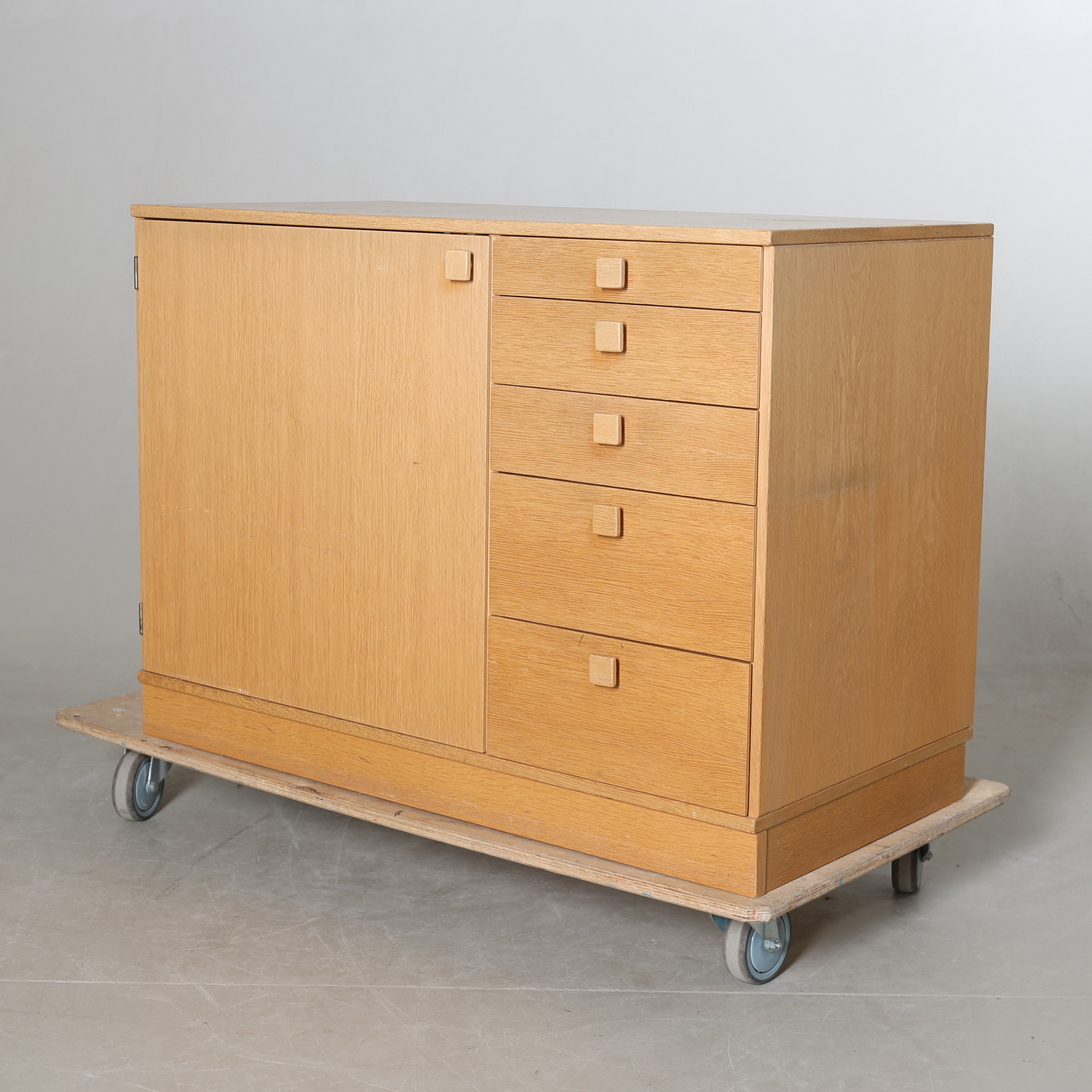 SKÅP, underdel till bokhylla, "Contenta", Johannesborgs Möbelfabrik A.B., 1900-tal.