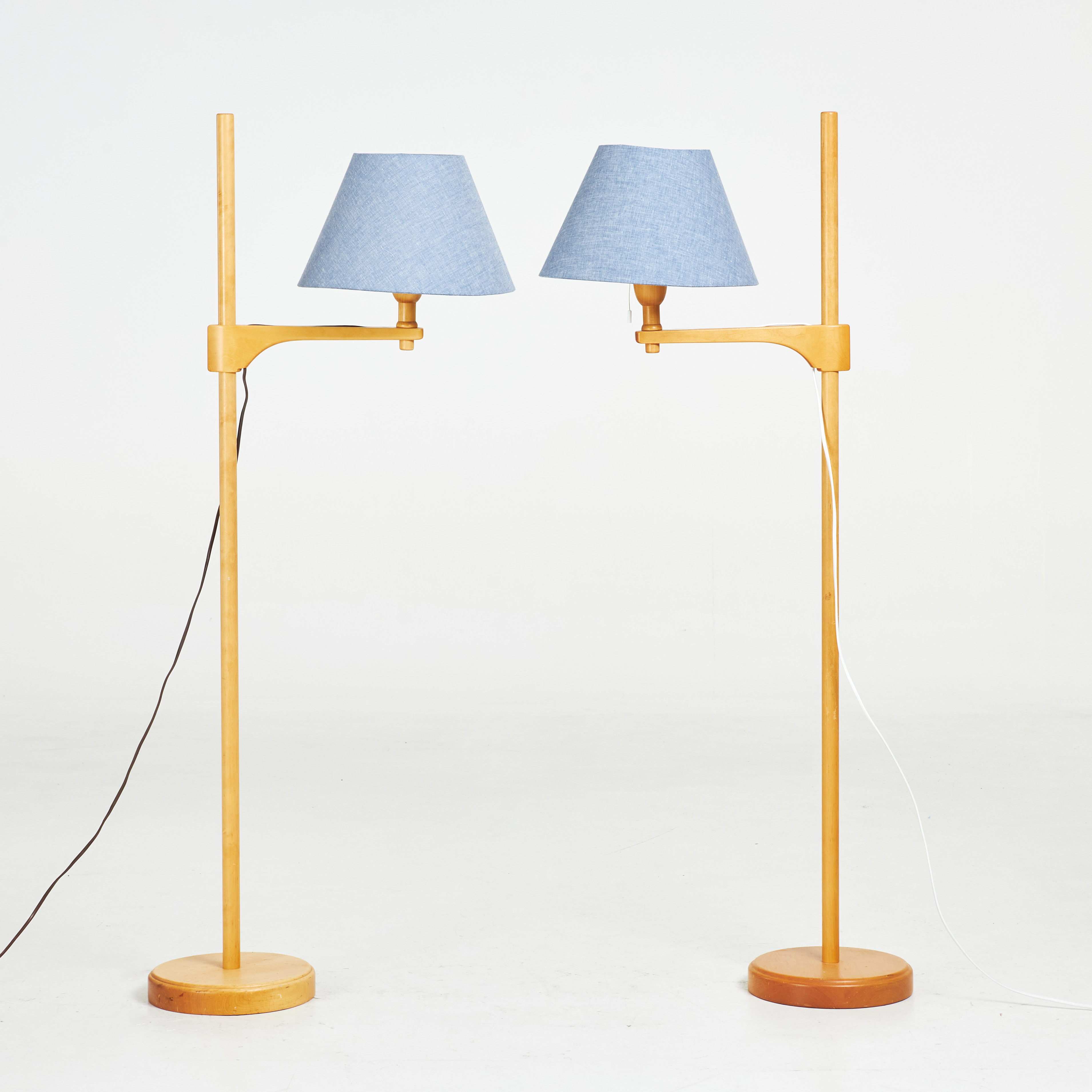 CARL MALMSTEN. Golvlampor, 1 par, "Staken", björk, brännmärkt CM undertill.