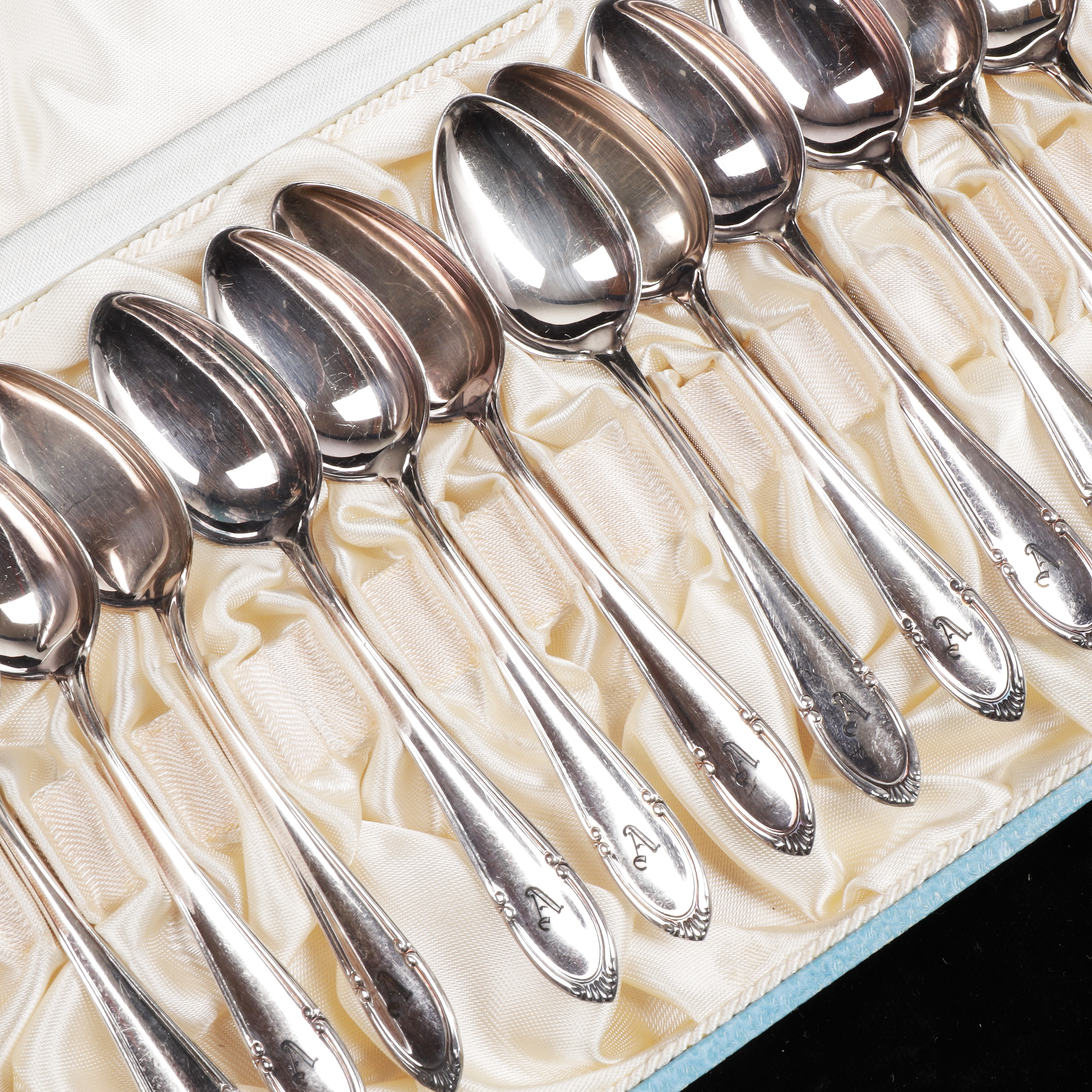 KAFFESKEDAR, 12 st, silver, "S:t Erik", CG Hallbergs Guldsmeds AB, 1957, totalvikt 271 gram.