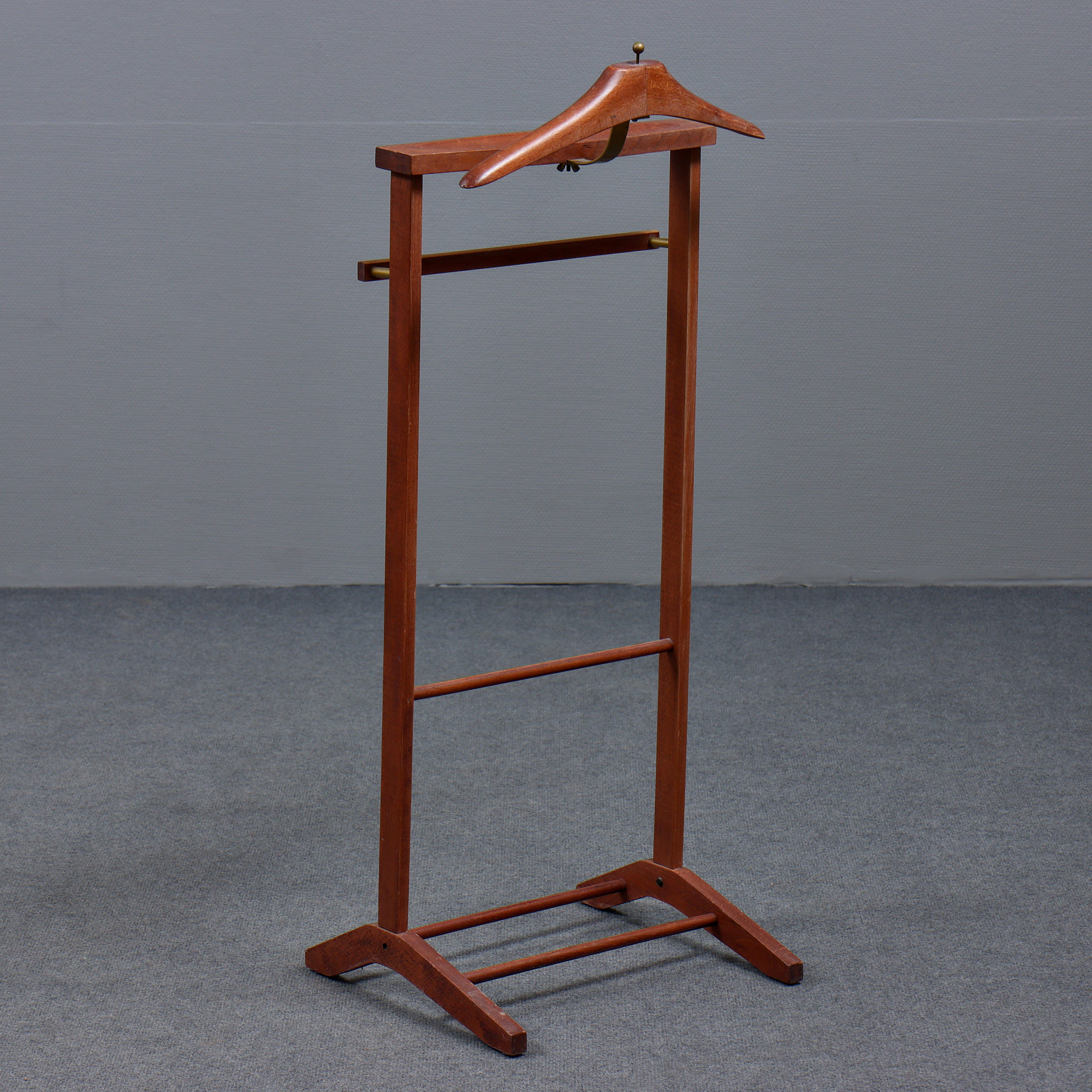 FRATELLI REGUITTI. HERRBETJÄNT, LÖVTRÄ, MÄSSING, BREVETTATO, ITALIEN.