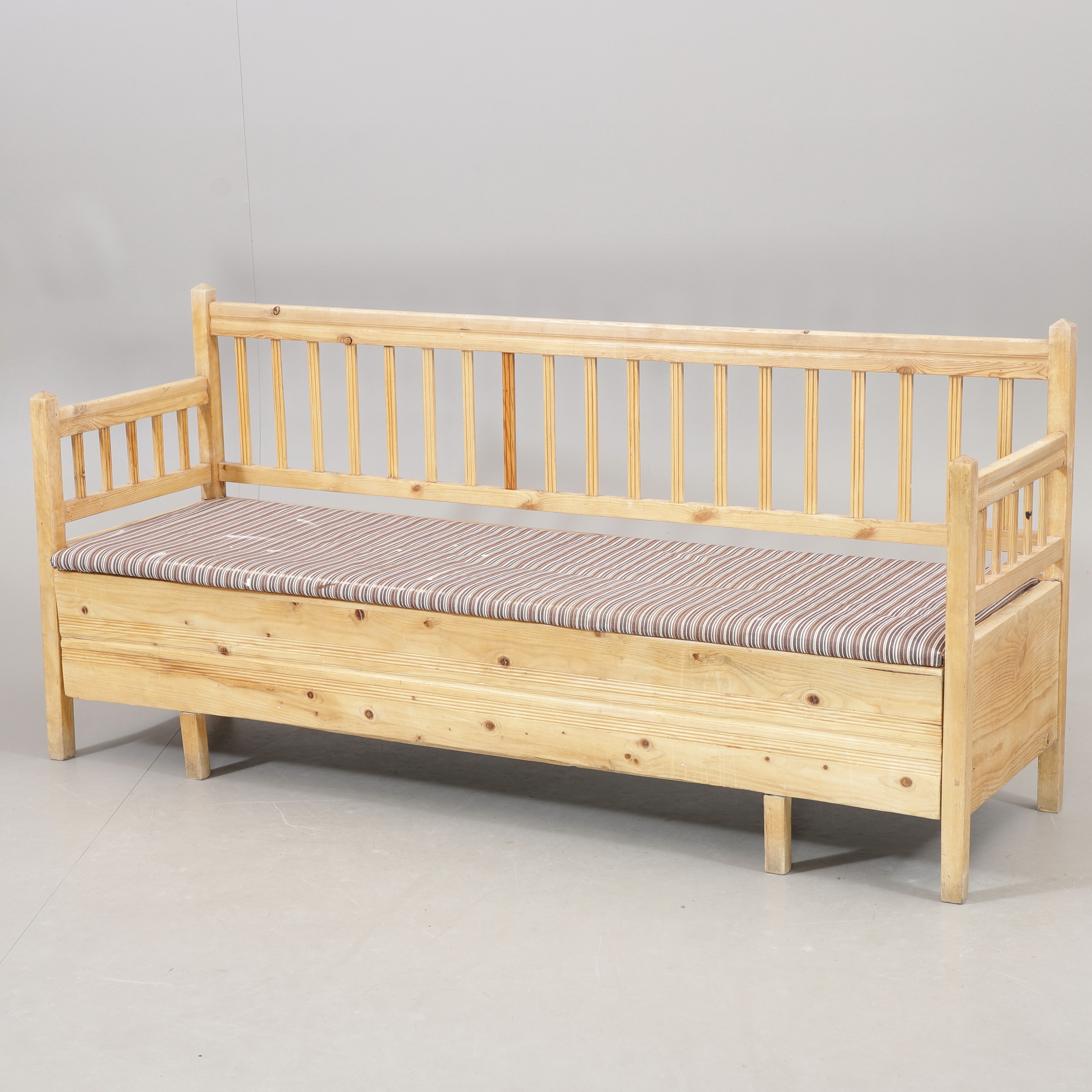 UTDRAGSSOFFA, Karin och Carl Larsson-stil, 1900-talets första hälft.