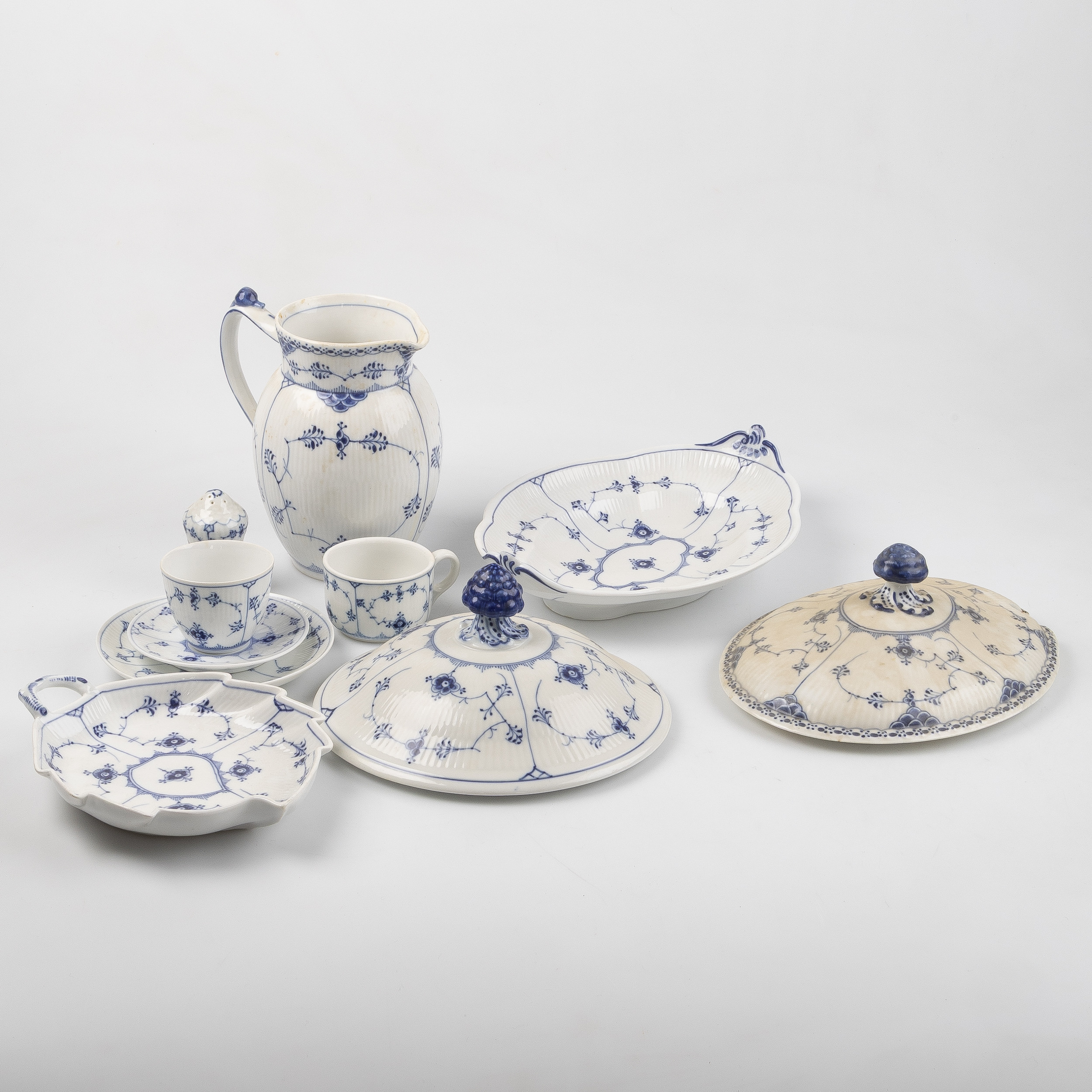 SERVIS, "Musselmalet", 10 delar, Royal Copenhagen och Bing & Gröndahl, porslin, 1: & II:a sortering.