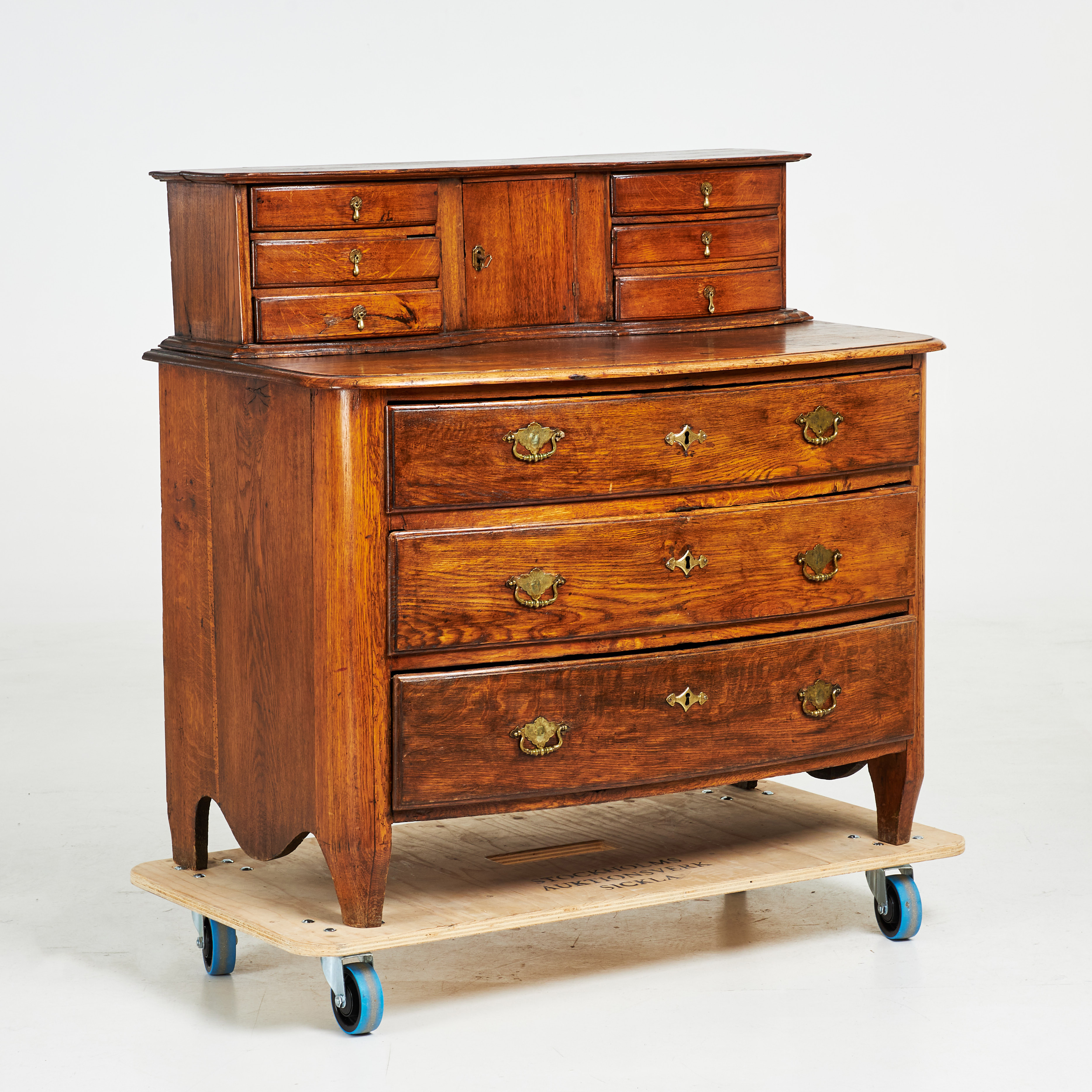 BYRÅ, med uppsats, barock, ek, beslag i mässing.