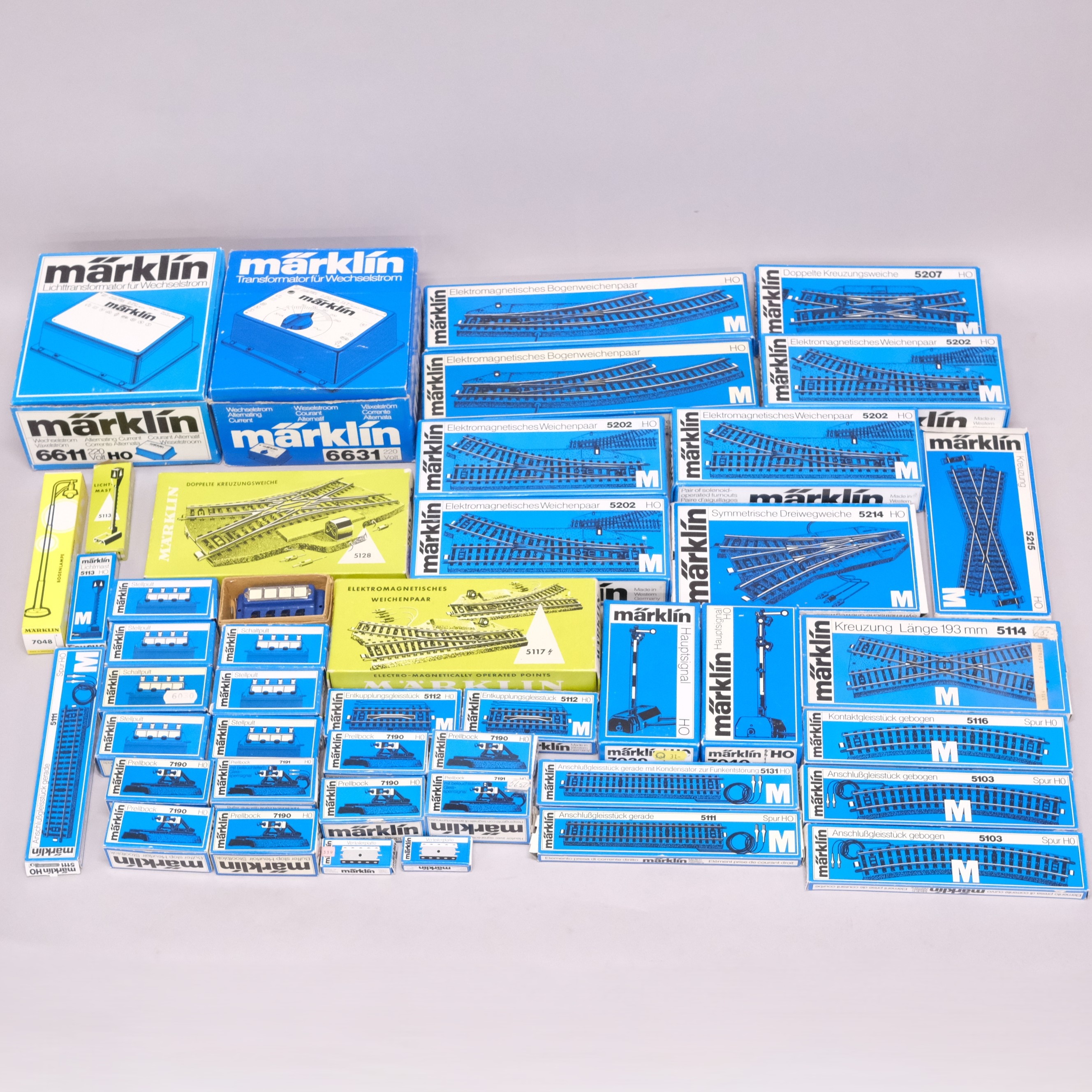 MÄRKLIN. MODELLJÄRNVÄG, PARTI VÄXLAR M.M. SKALA H0.