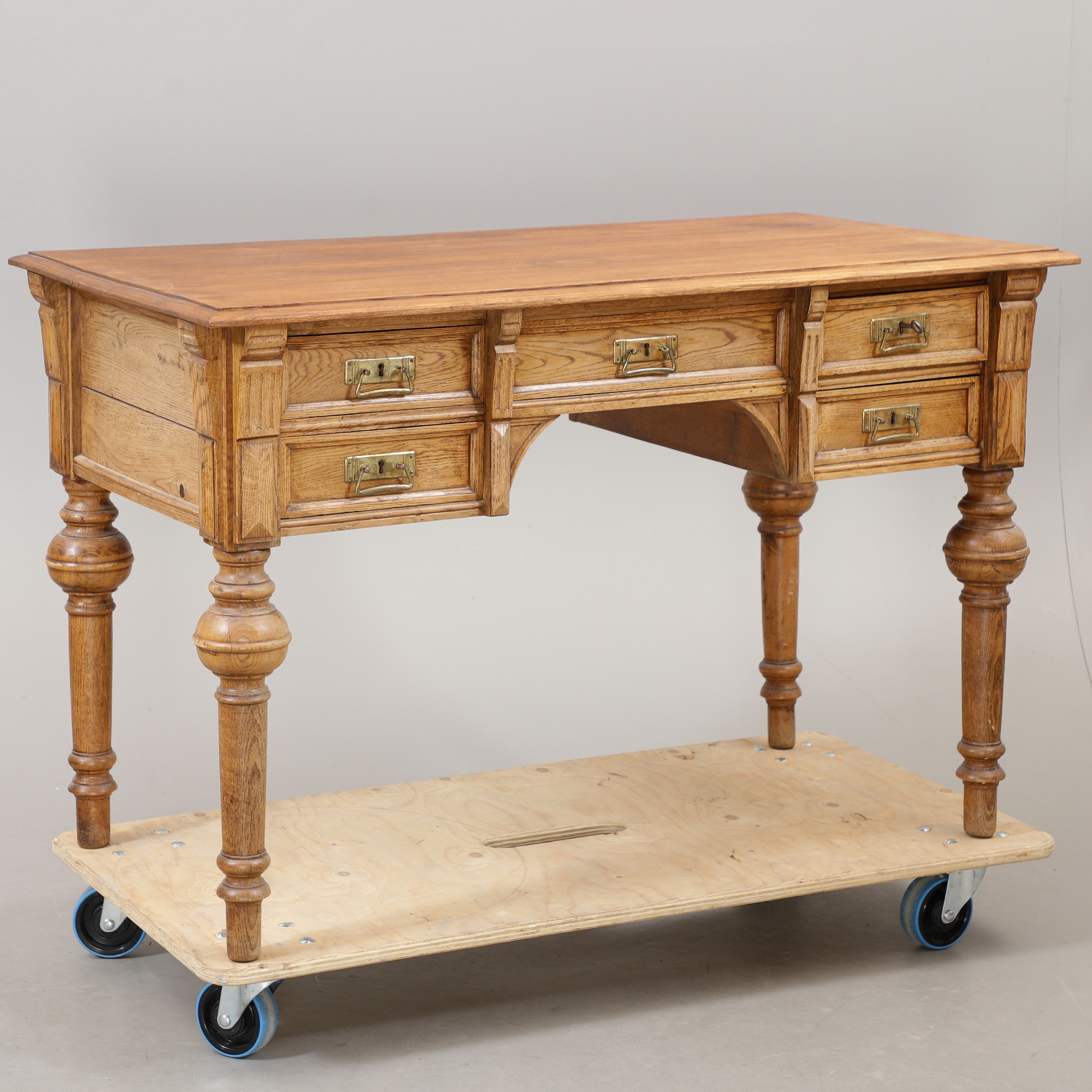 SKRIVBORD, ek, nyrenässans, tidigt 1900-tal.