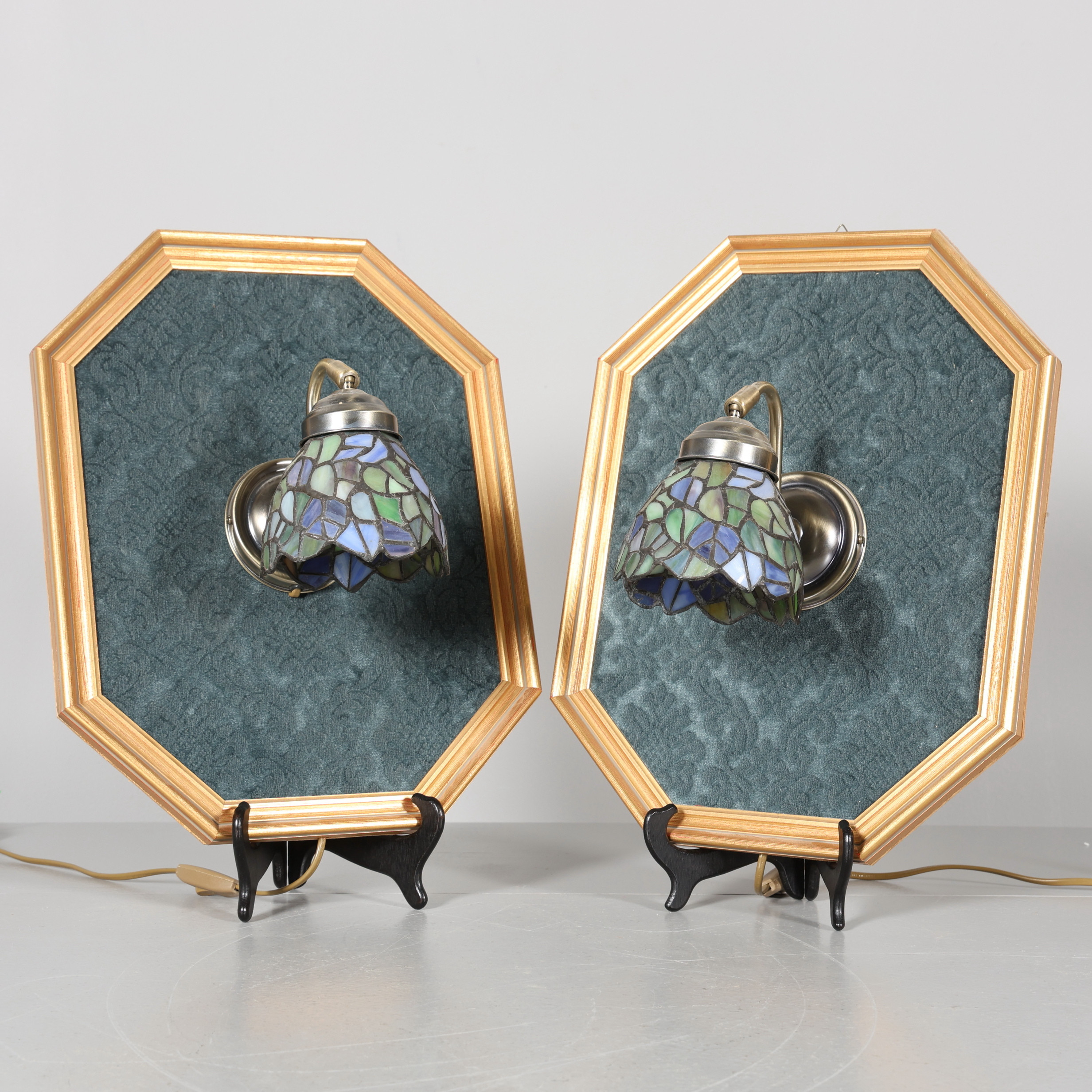 VÄGGLAMPETTER, 1 par, Tiffanystil.