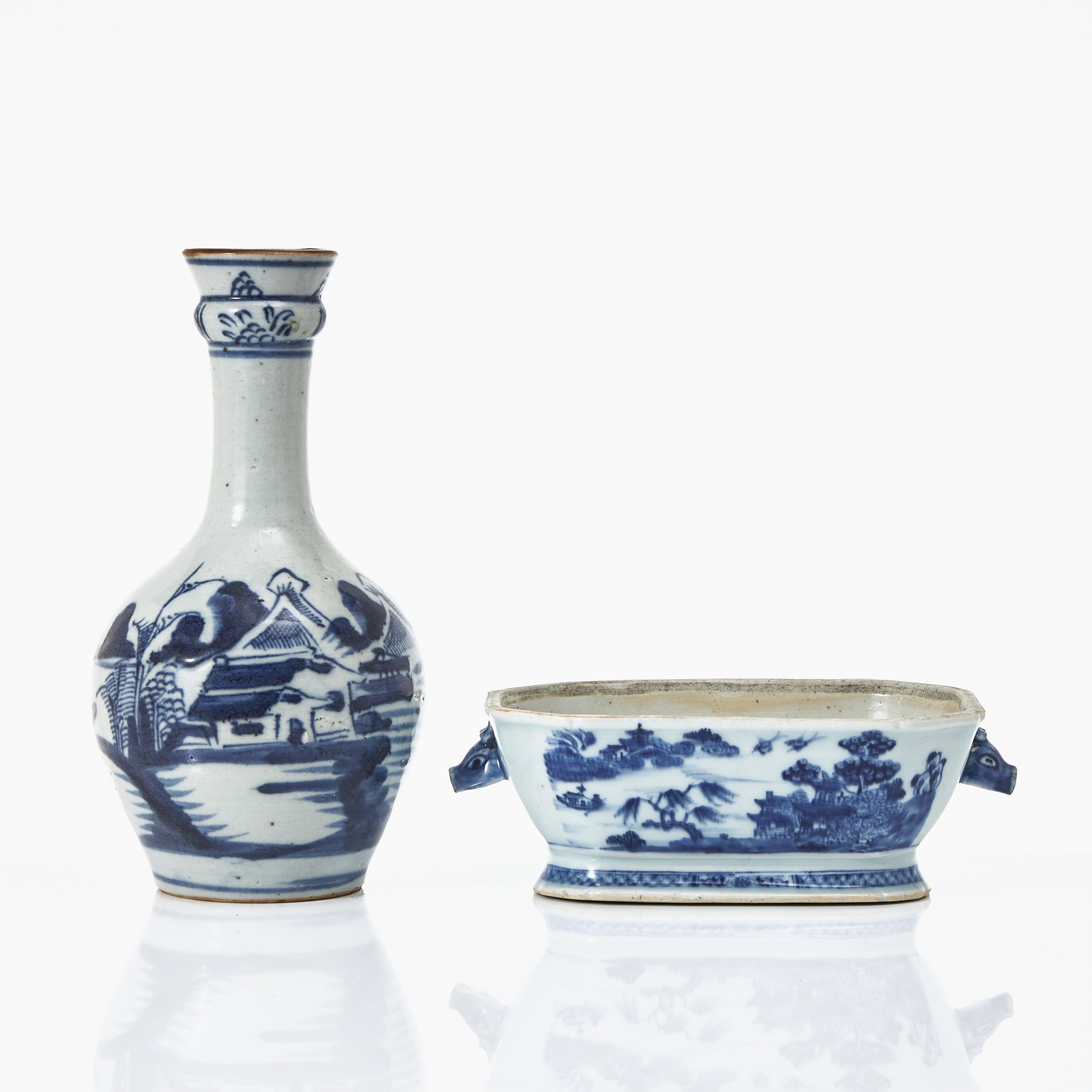 FLASKA, SMÖRTERRIN, 2 dlr., porslin, Kina, Qianlong (1736-1795), dekor i underglasyrblått.