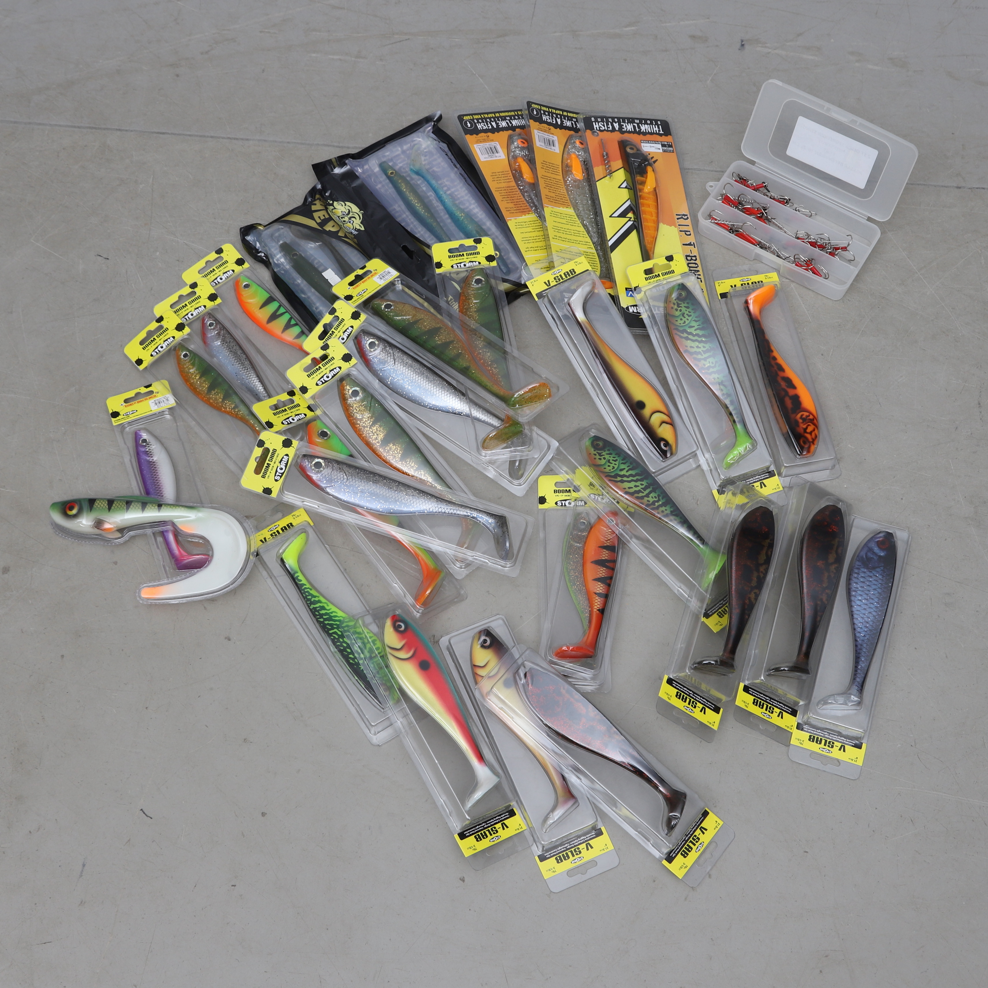 FISKEUTRUSTNING, Gummibeten och stingers, parti, ca 40-tal delar, olika märken.