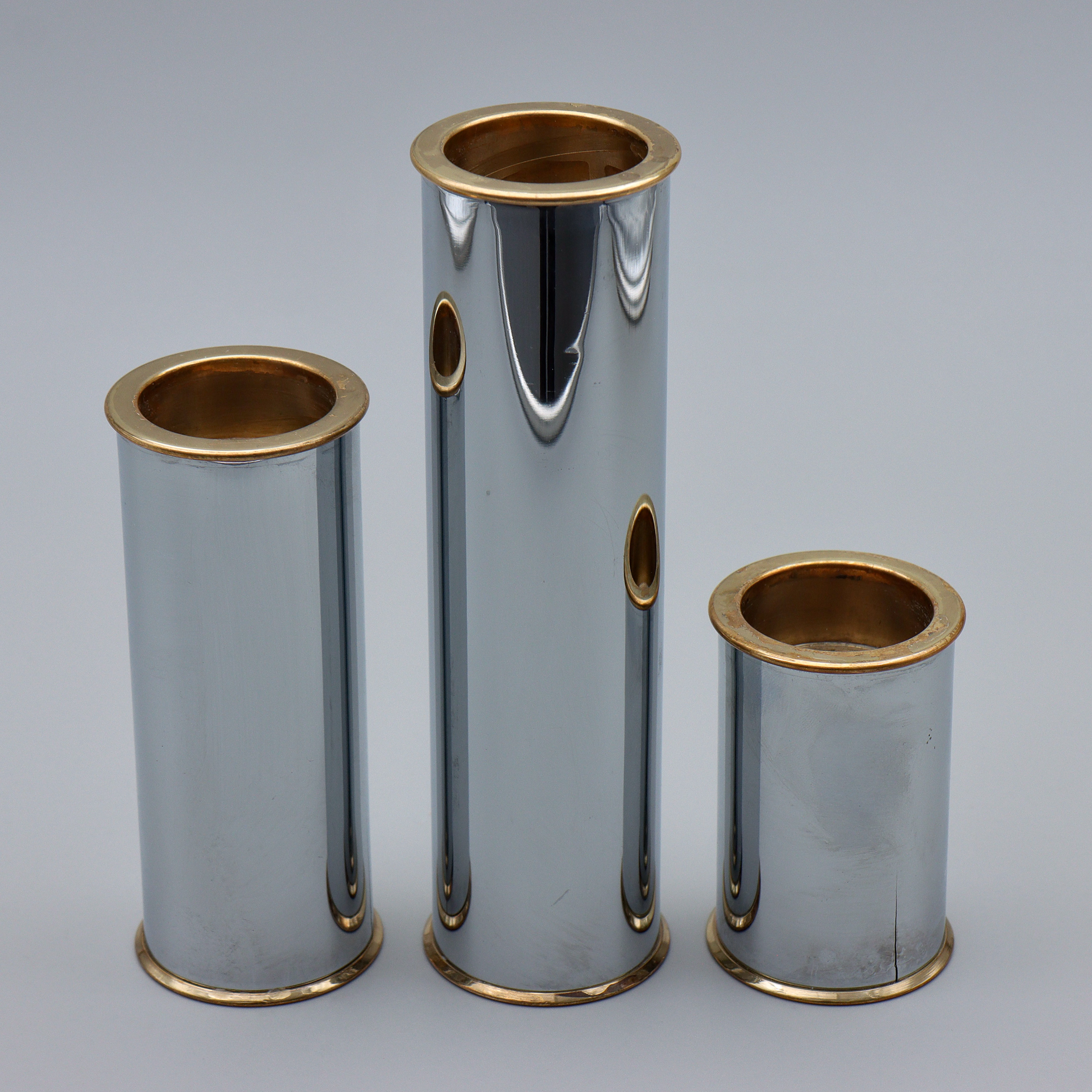 STAFFAN ENGLESSON, LJUSSTAKAR "CYLINDER 2000", 3 DELAR, KROMAD METALL OCH MÄSSING, SWEDEN, SAMTIDA.