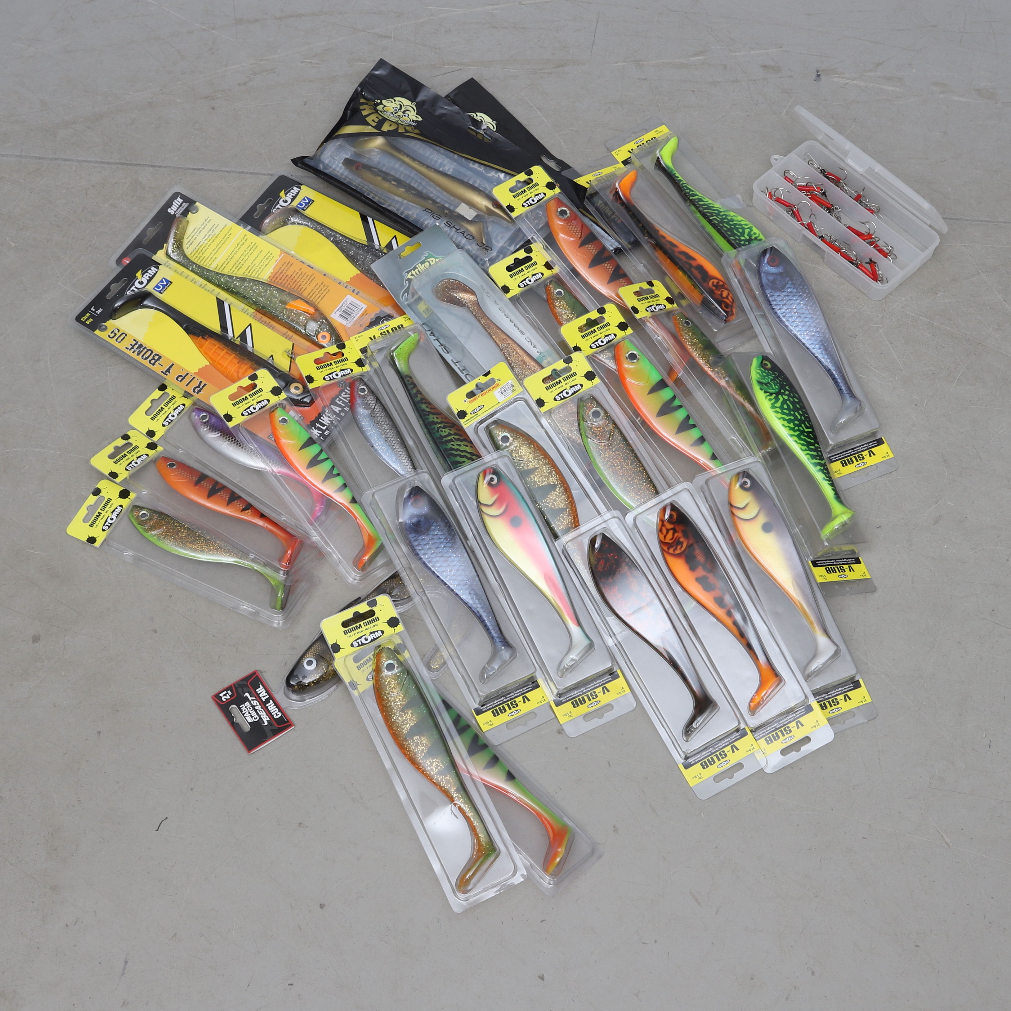 FISKEUTRUSTNING, Gummibeten och stingers, parti, ca 40-tal delar, olika märken.