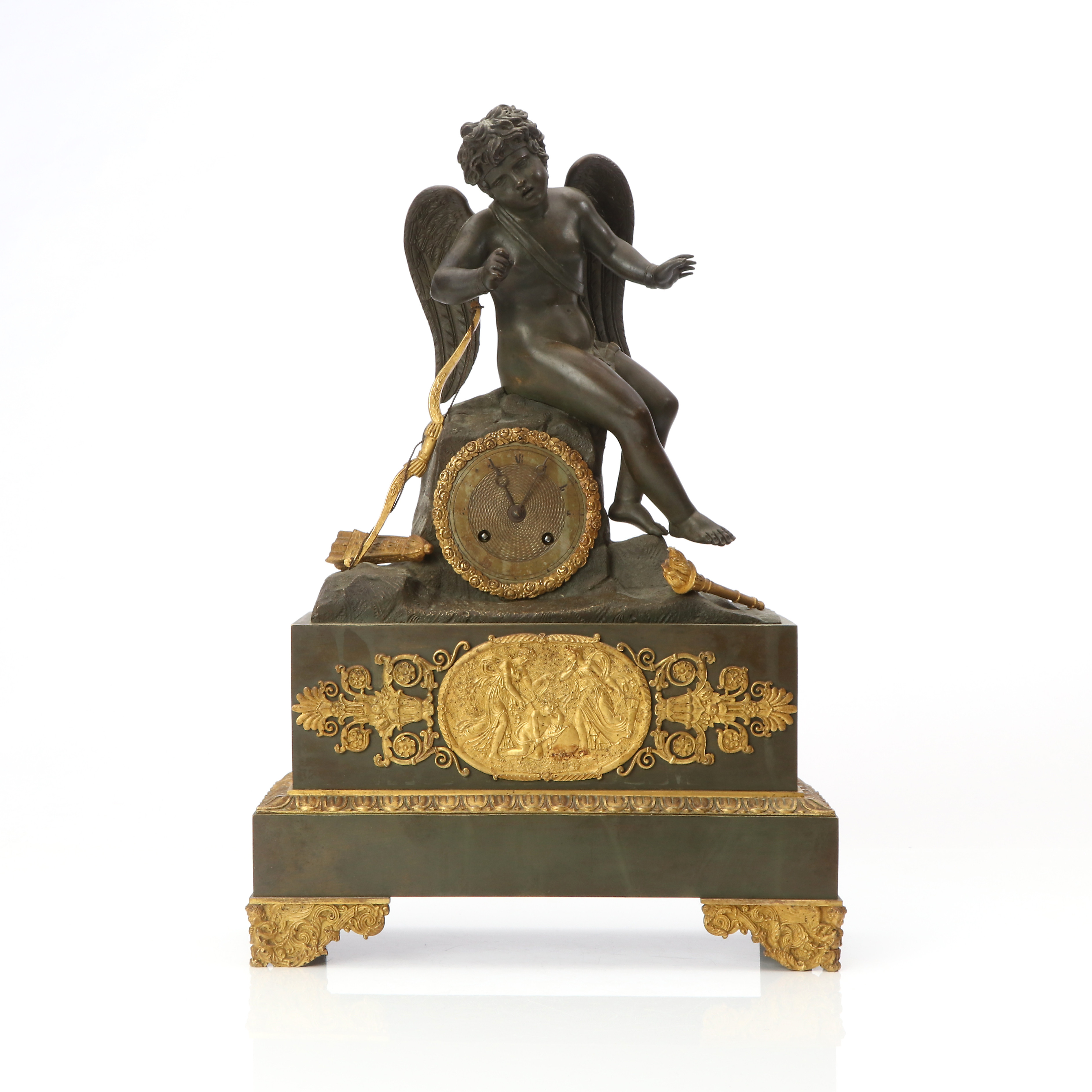 BORDSPENDYL. Förgylld och patinerad brons. Empire, 1800-talets första hälft. Troligen Frankrike. Med trådupphängd pendel.