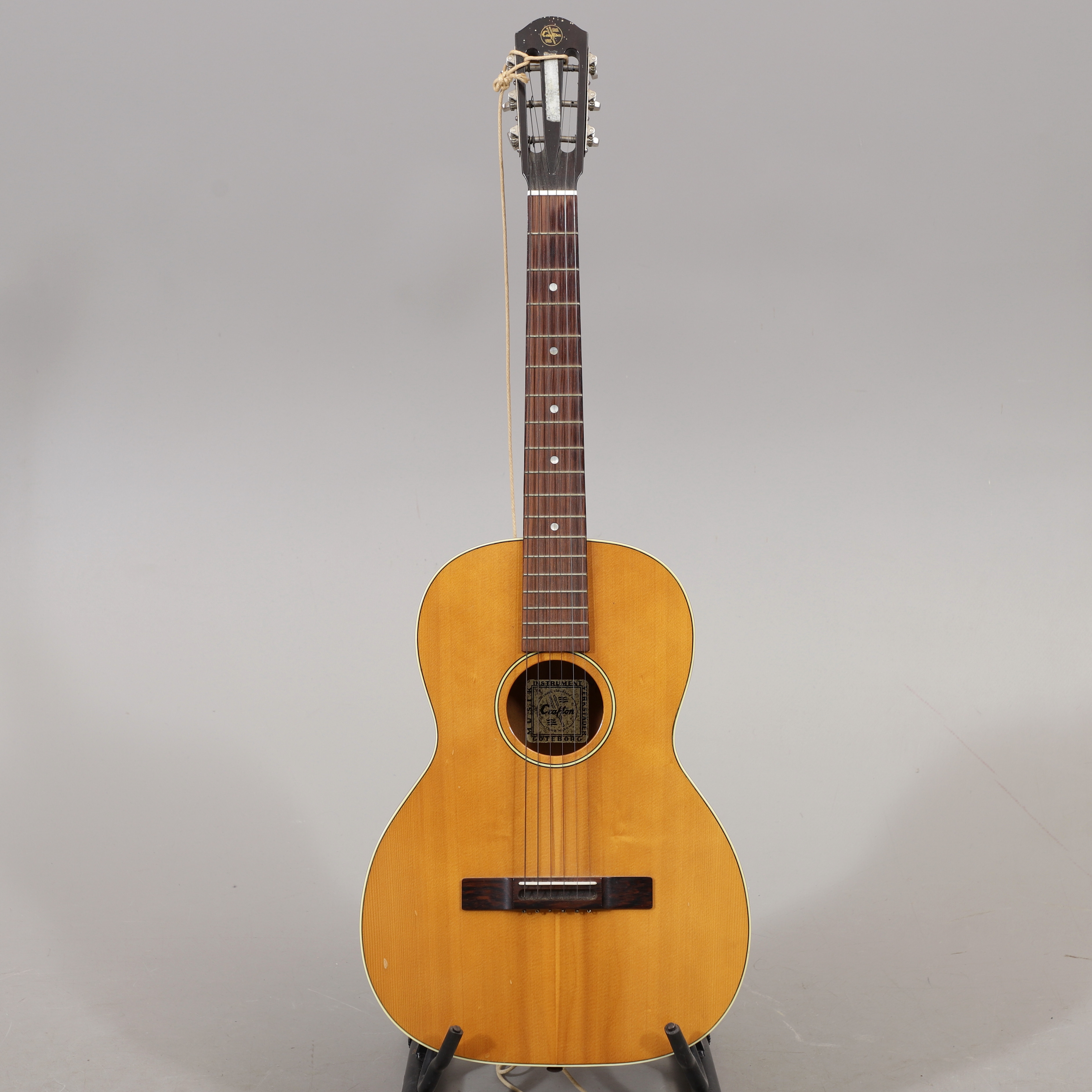 AUKUSTISK GITARR, Crafton, Göteborg.