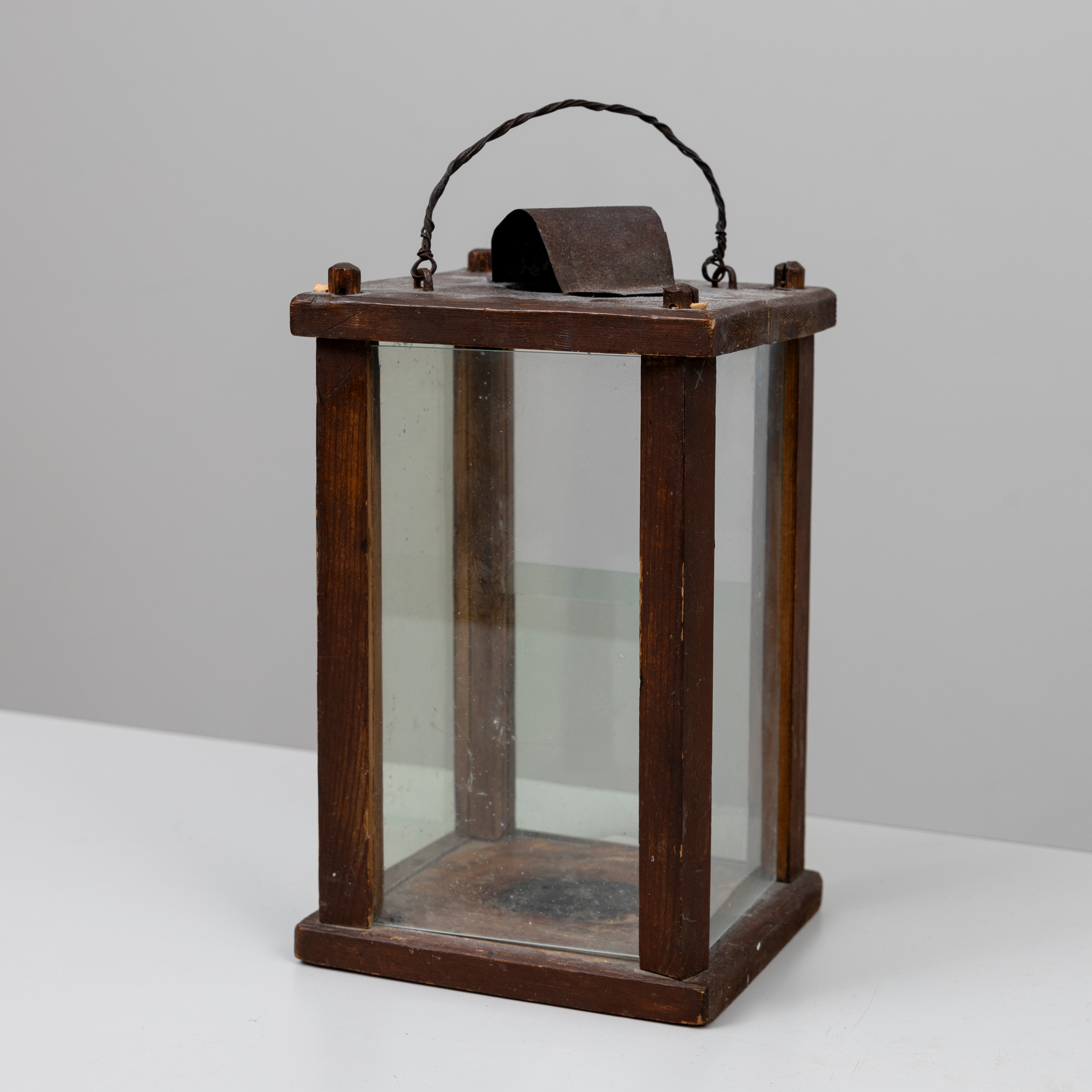 LYKTA, trä och glas, 1800-tal.