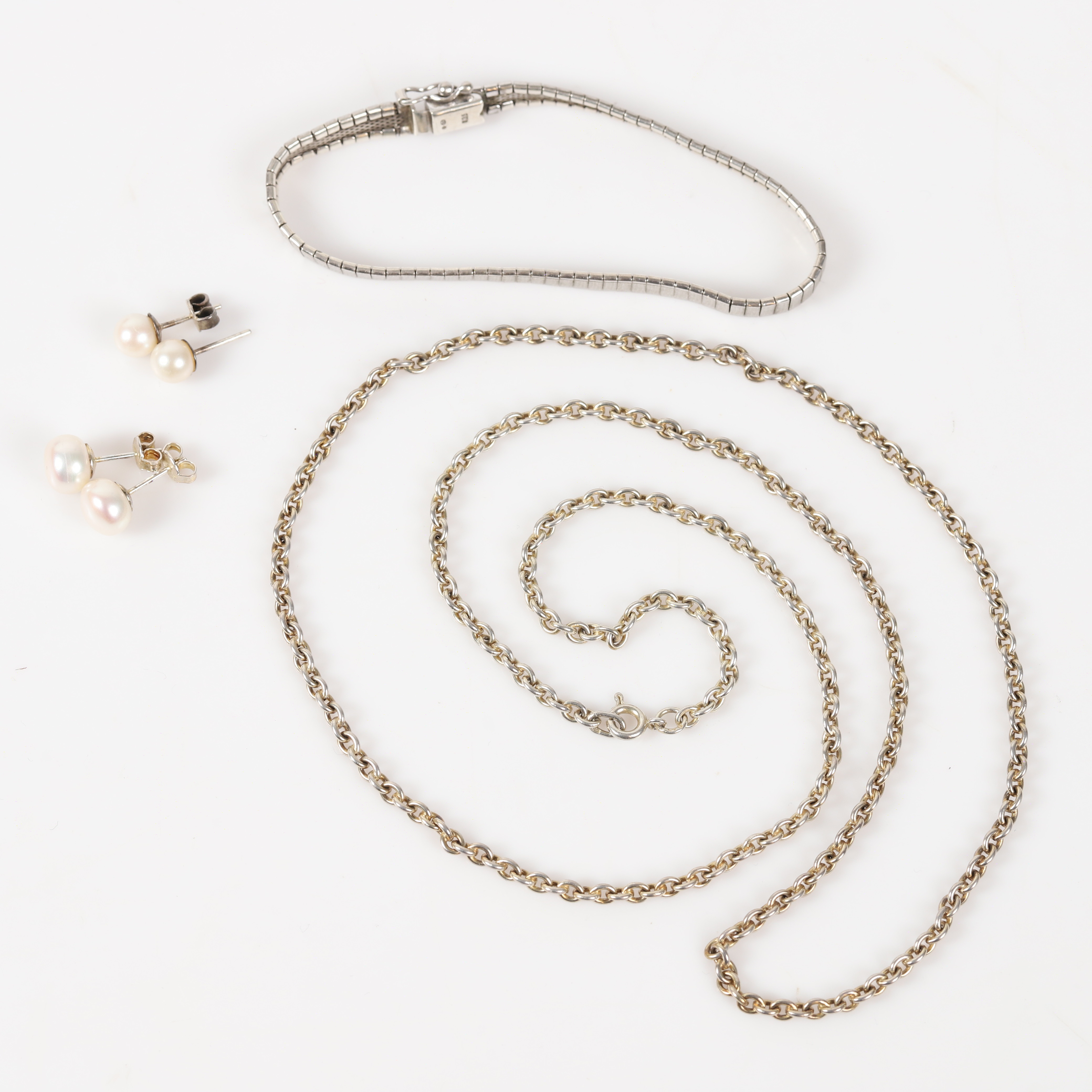 SMYCKEN, 4 delar, silver med bl. a. odlade pärlor.