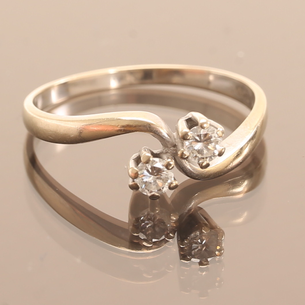 RING, vitguld 18 k. 2 diamanter 0,24 ct.