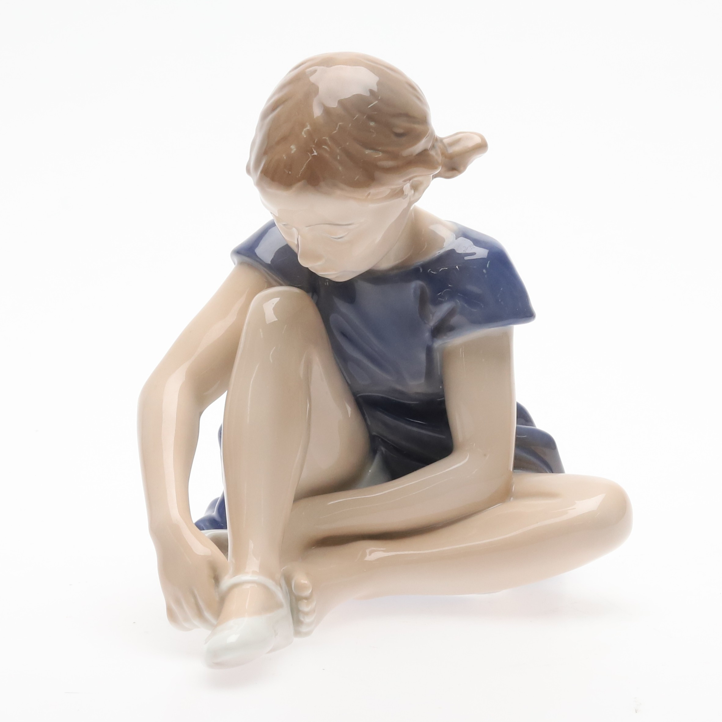 FIGURIN, Porslin, "Sittande flicka", första sortering, Royal Copenhagen, Danmark.