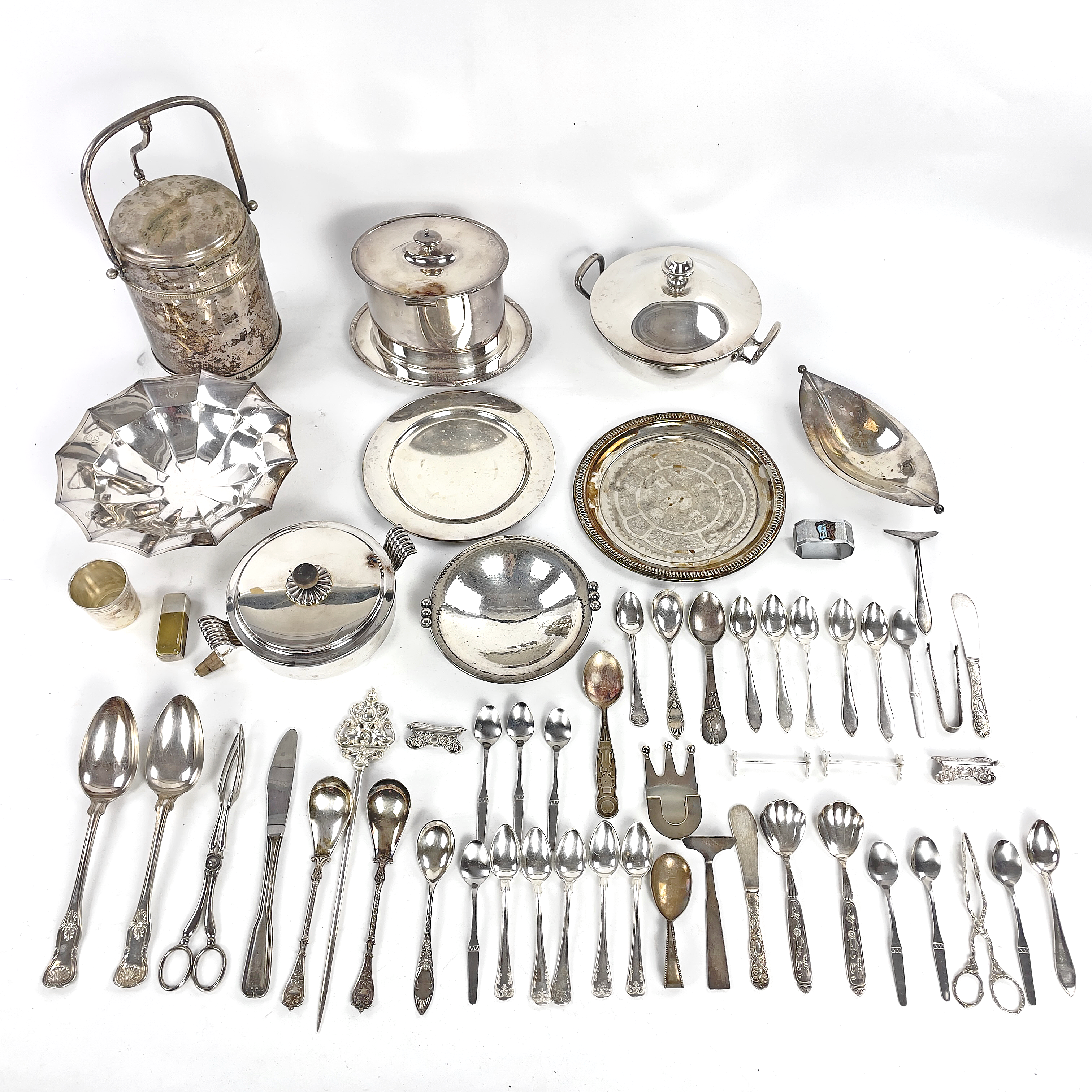 PARTI NYSILVER/VITMETALL, bricka, karotter, bestick, ishink med mera.