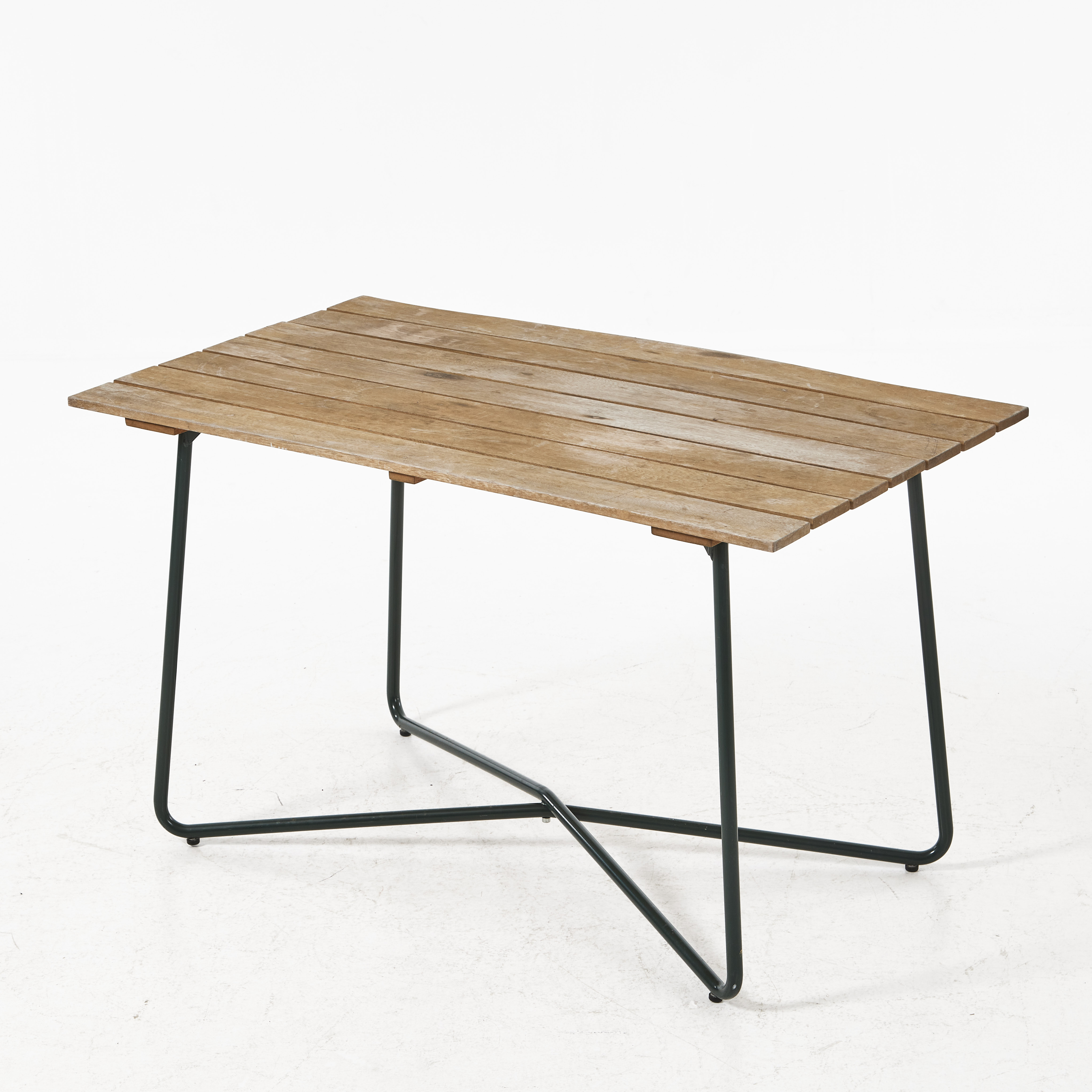 GRYTHYTTAN, trädgårdsbord, 2000-tal, benställning i grönlackerat stål.