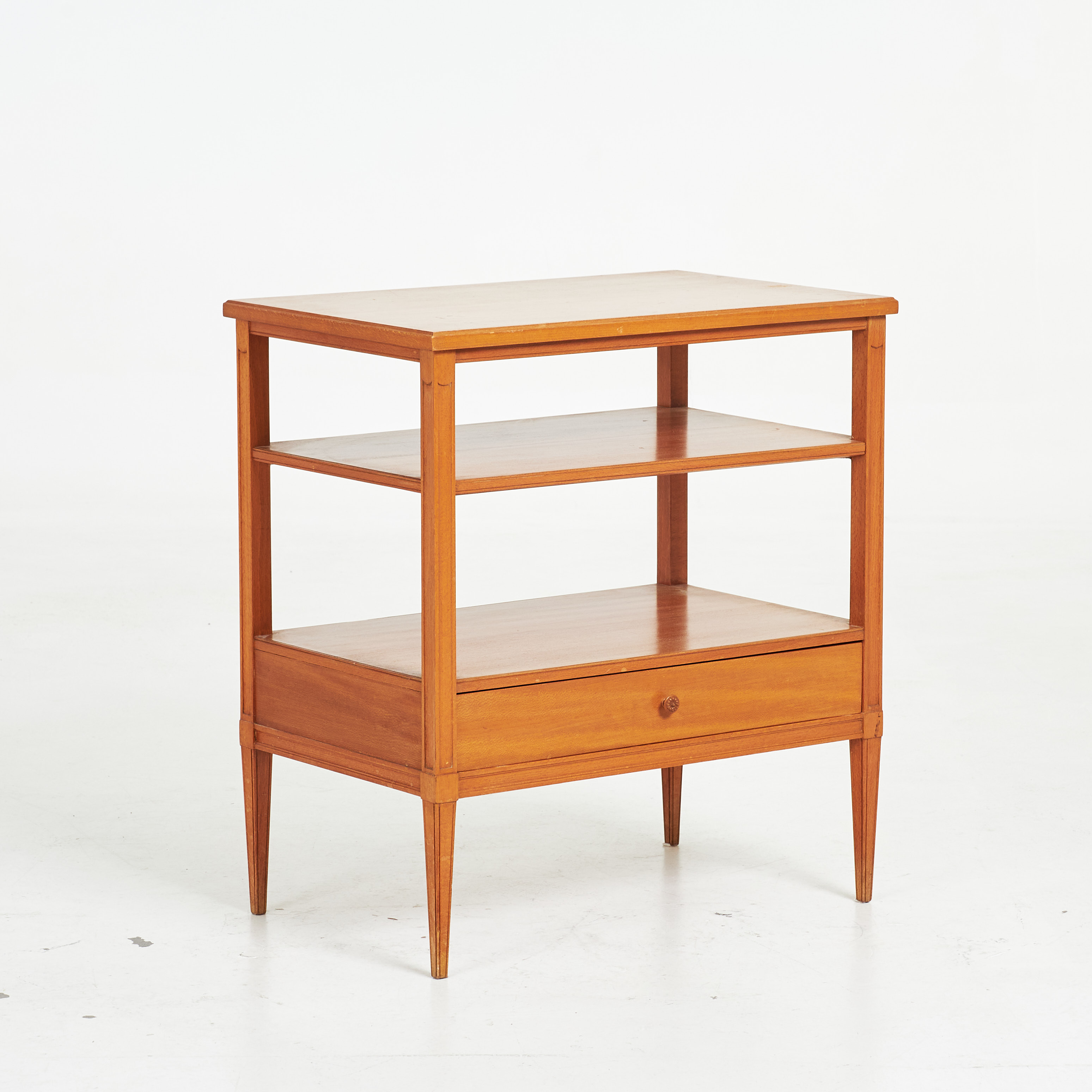 TORSTEN SYLVÉN. Sidobord, profilerade kanter, kvadratiska avsmalnande ben, draglåda i botten, kallstämplad Sylven.